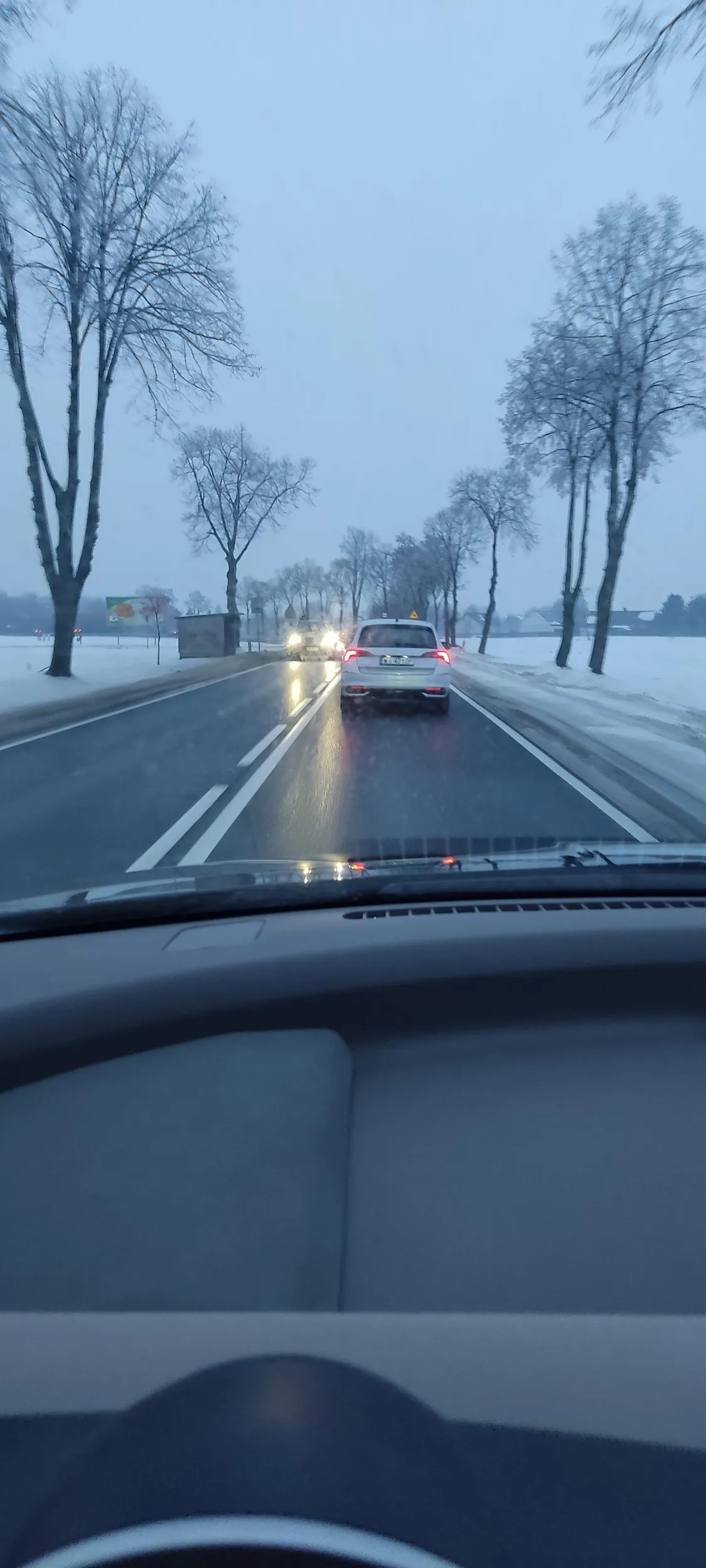 Wyprzedzanie na przejściu dla pieszych, a później na "trzeciego"