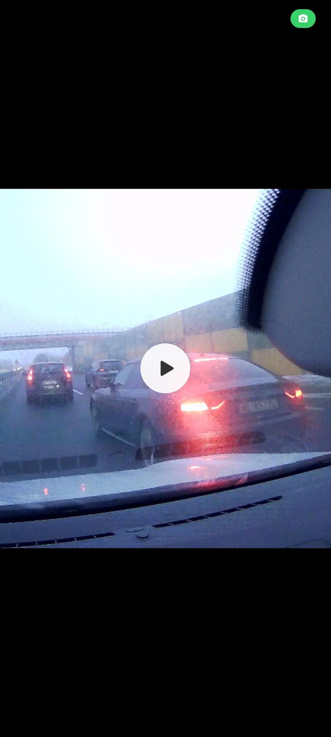 Wyprzedza z prawej i zajeżdża drogę bez sygnalizacji zmiany pasa pomimo pojazdu jadącego przede mną. Dodatkowo zapier**** prawie 150.jpg