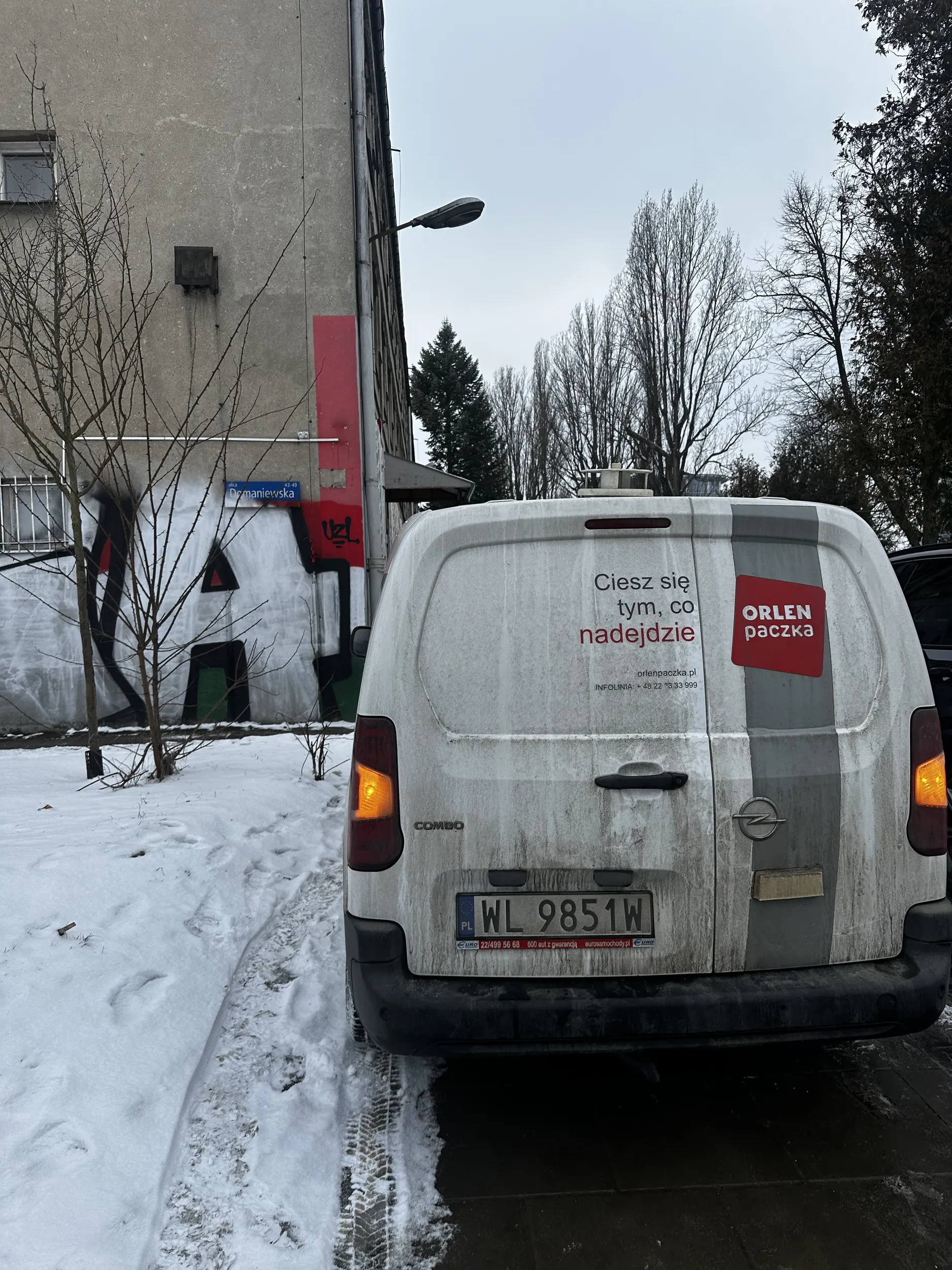 Tak parkują kurierzy Orlen Paczka, tłumaczenie jak zwykle że nie ma gdzie parkować.