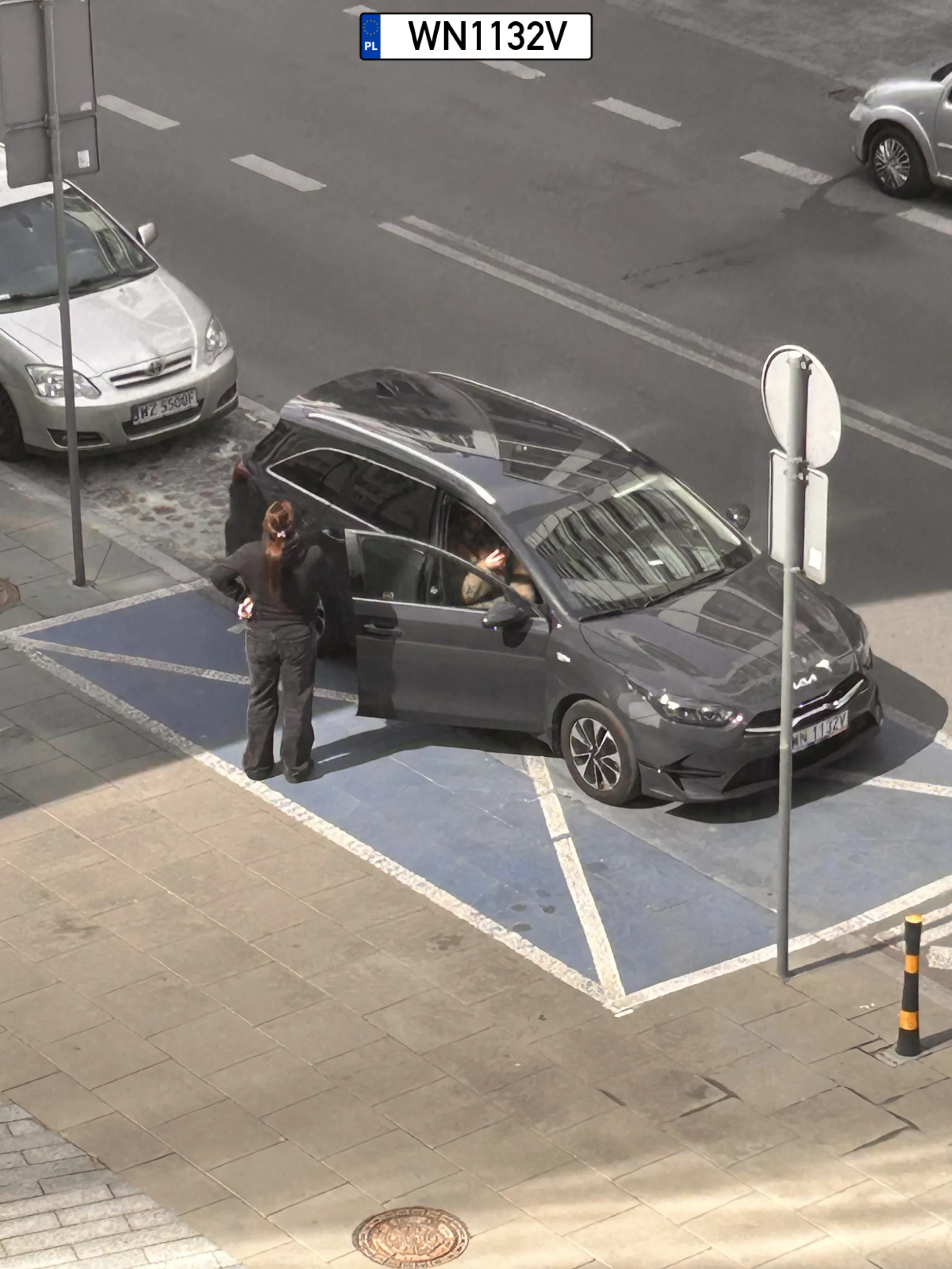 Przerwa na papieroska na niebieskiej kopercie zawsze spoko ????