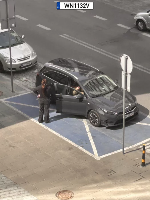 Przerwa na papieroska na niebieskiej kopercie zawsze spoko ????