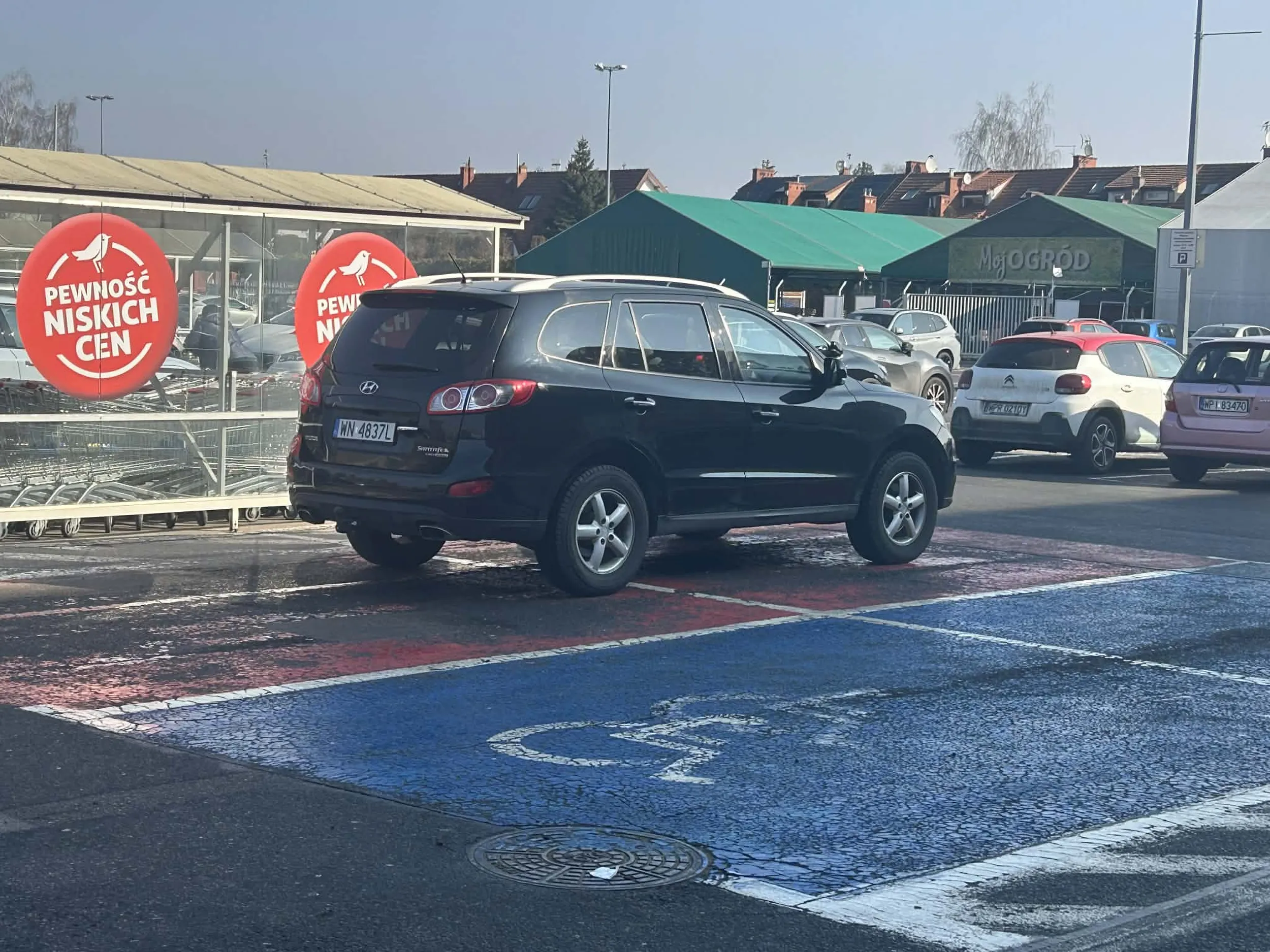 Widocznie auto z czworaczkami, że zajął/zajęła cztery miejsca