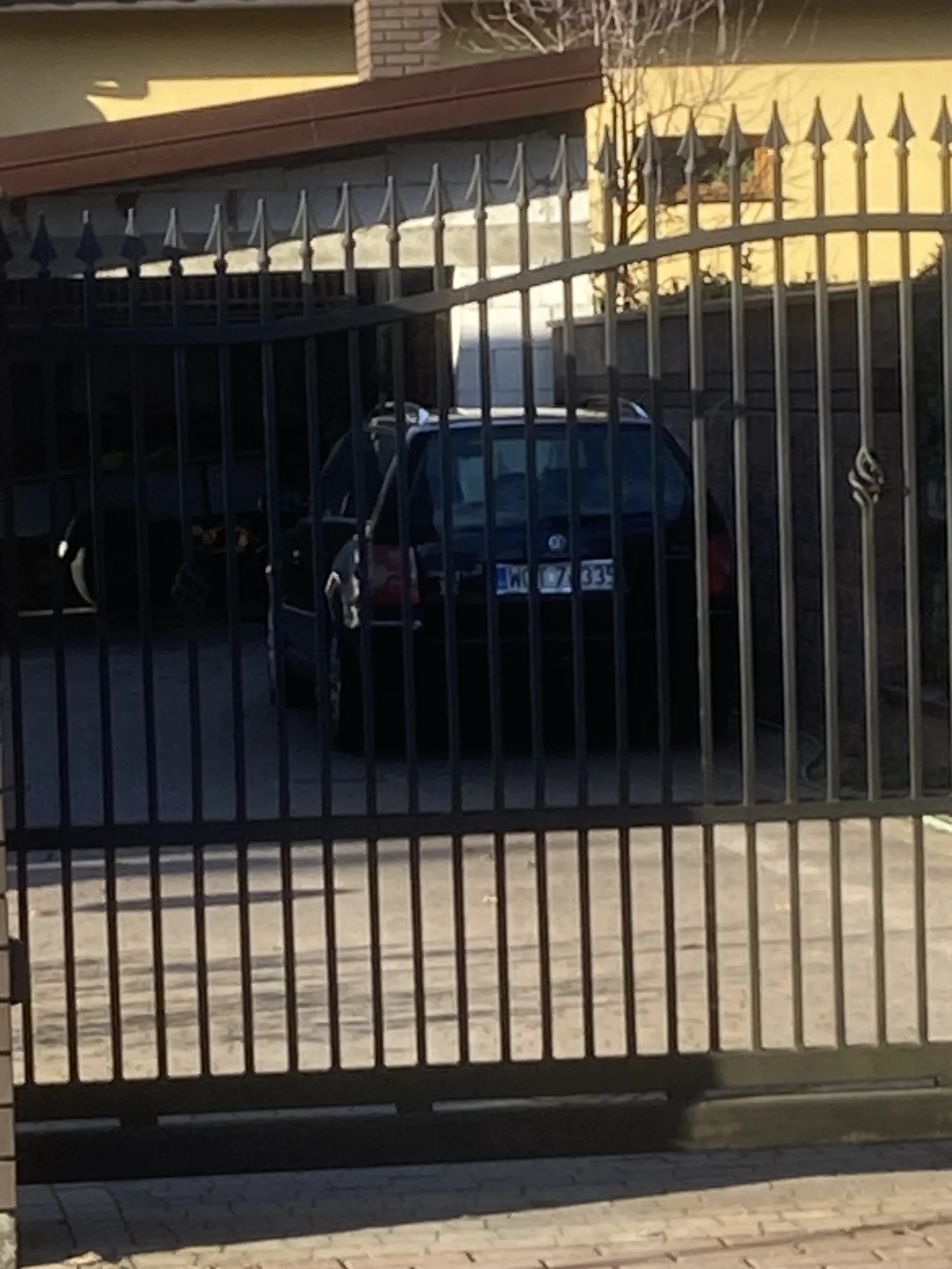 Krzyczy na kierowców którzy chcą zaparkować