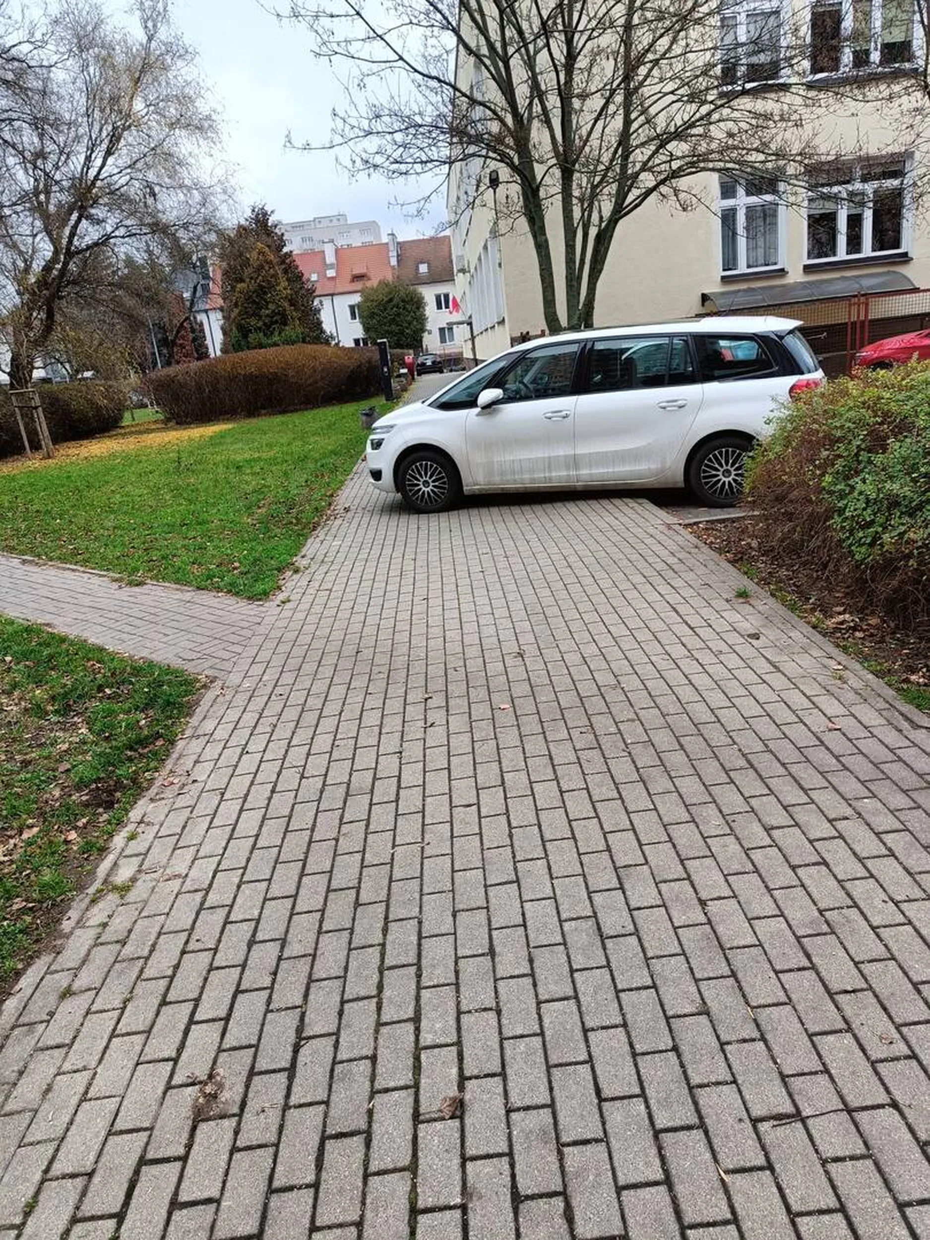 Zaparkował tak baran i stał sobie przez pół dnia na ul.Blacharskiej