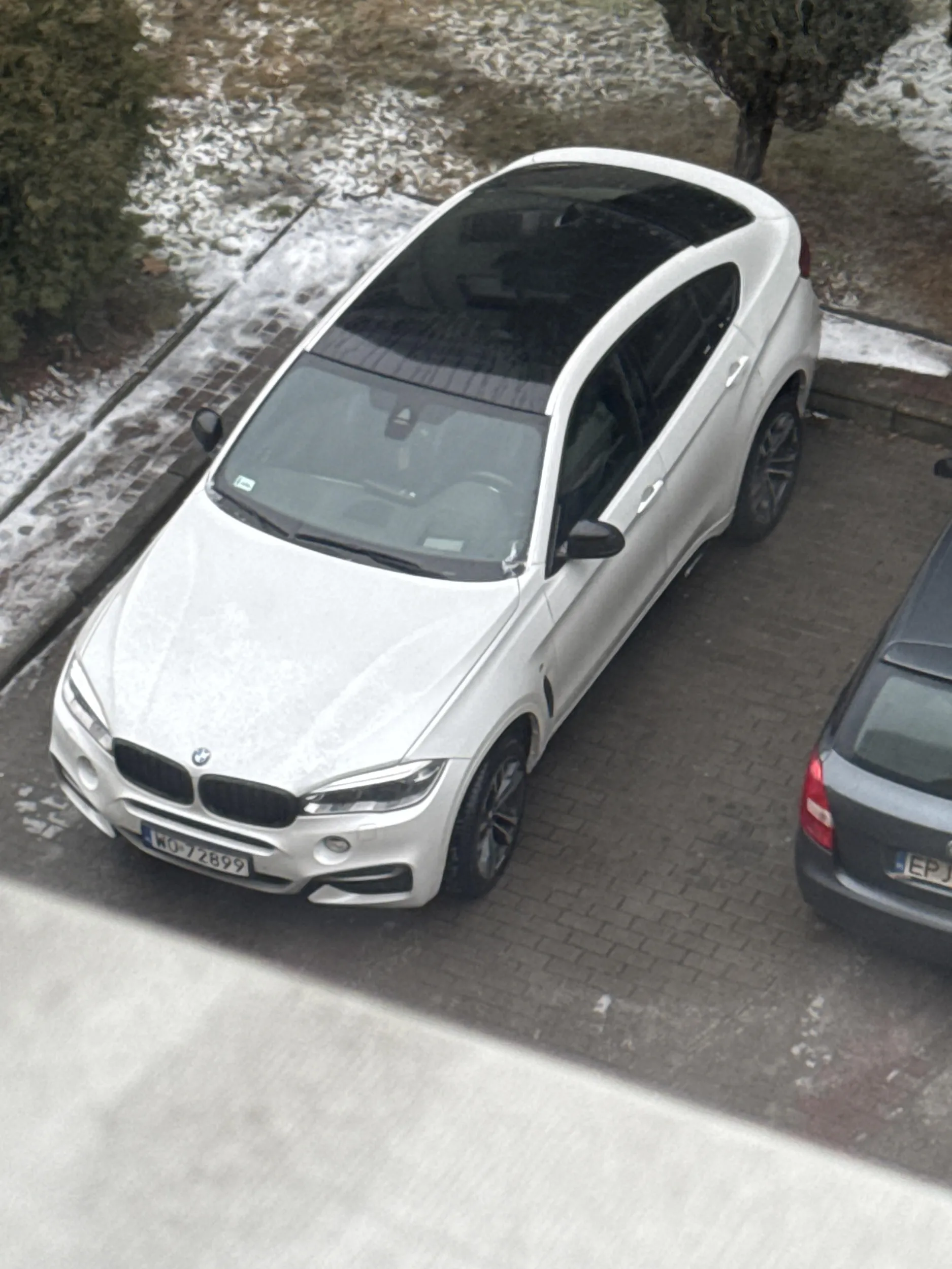 zajmowanie 2 miejsc parkingowych