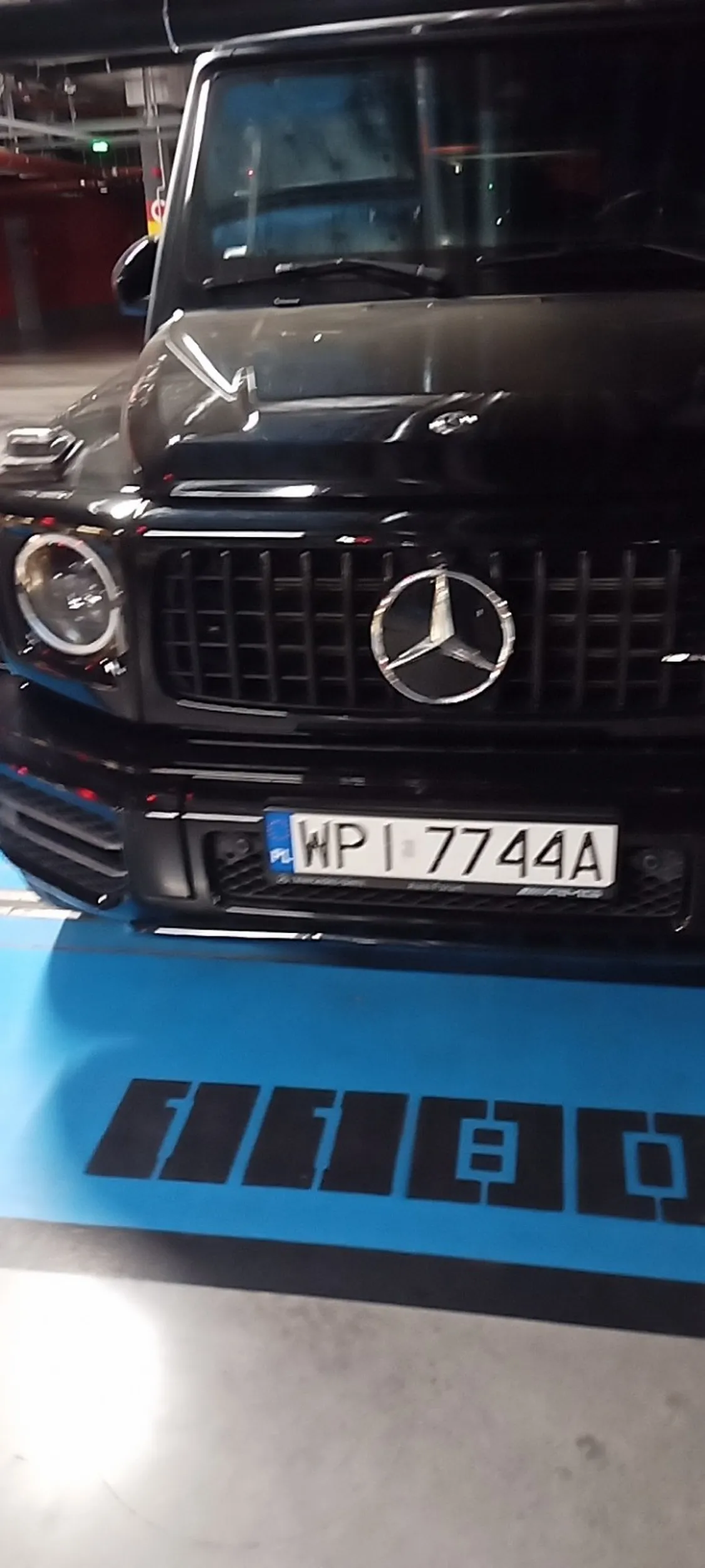 "koneser/ka " miejsc parkingowych dla inwalidów.