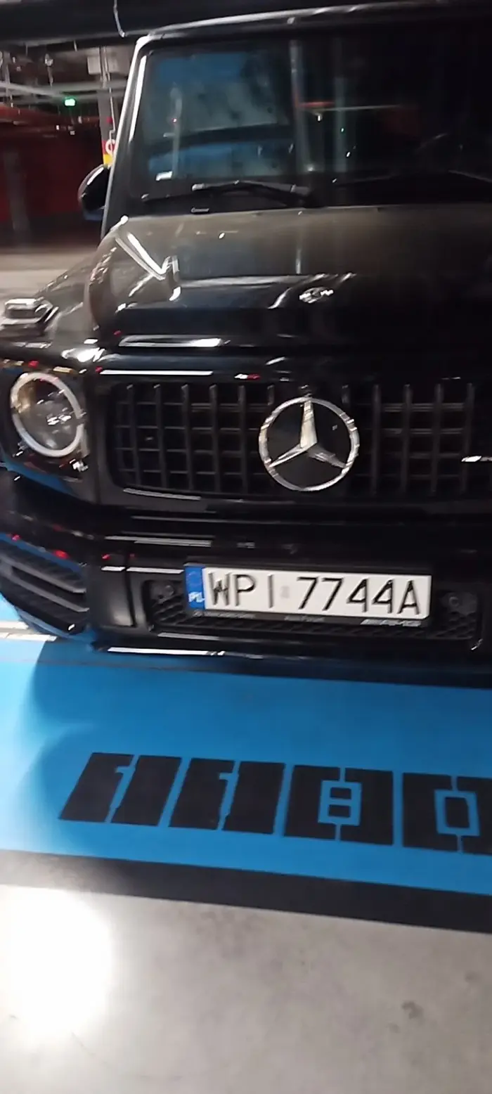 "koneser/ka " miejsc parkingowych dla inwalidów.