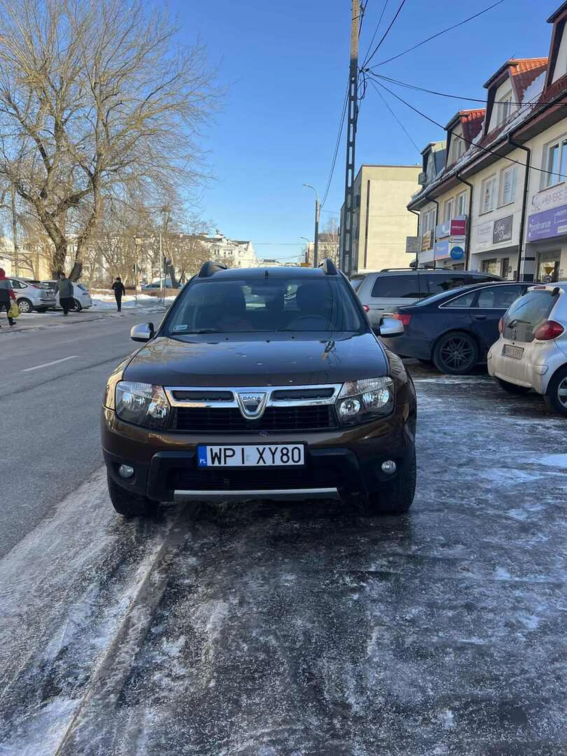 Babsko nie potrafi parkować,zastawia auta i się kłóci.