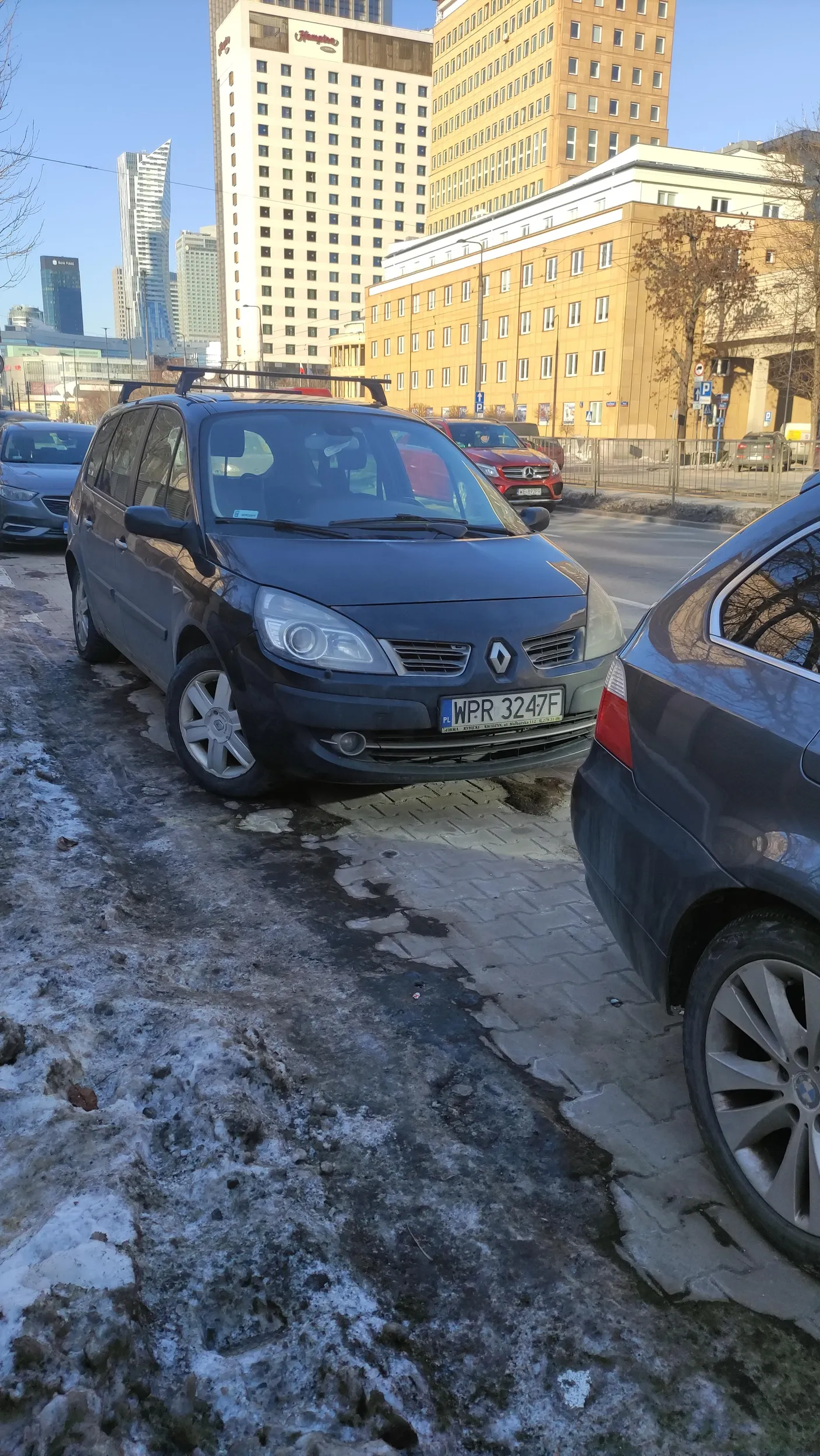 Pozdrowienia dla kierowcy tego samochodu który nie potrafi się zaparkować