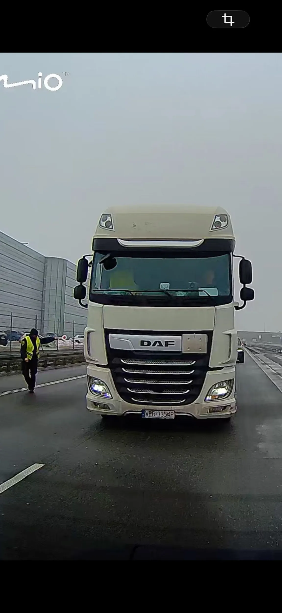 Okropny kierowca - drogą ekspersową biegł Łoś - straz gminna ograniczała ruch a ten siedział mi na plecach i trąbił popędzając. Pirat drogowy