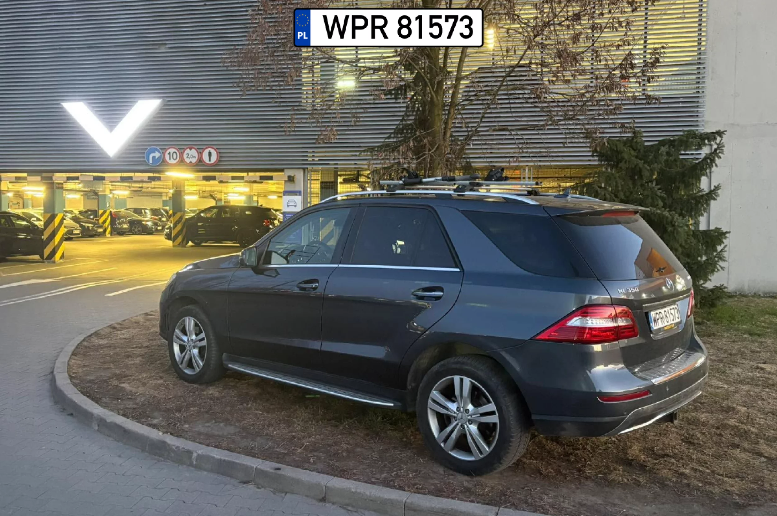 Zagadka: O co tu chodzi? ktoś ma pomysł. Nie wiem? toitoi był na zewnątrz. 