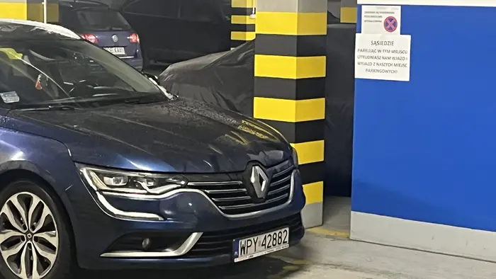 Uwaga! Osobnik ma problemy z czytaniem lub/i poszanowaniem zwyczajów miejskich. Nie polecam.