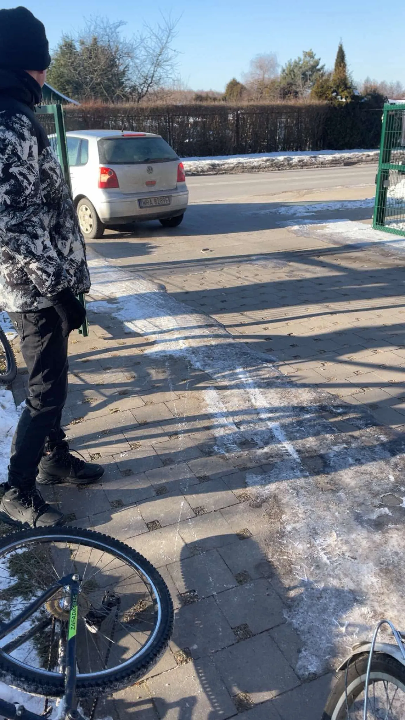 Jebnął w bramę potem w słup potem zarysował zderzak w Ibizie spalił sprzęgło i pojechał w pizdu