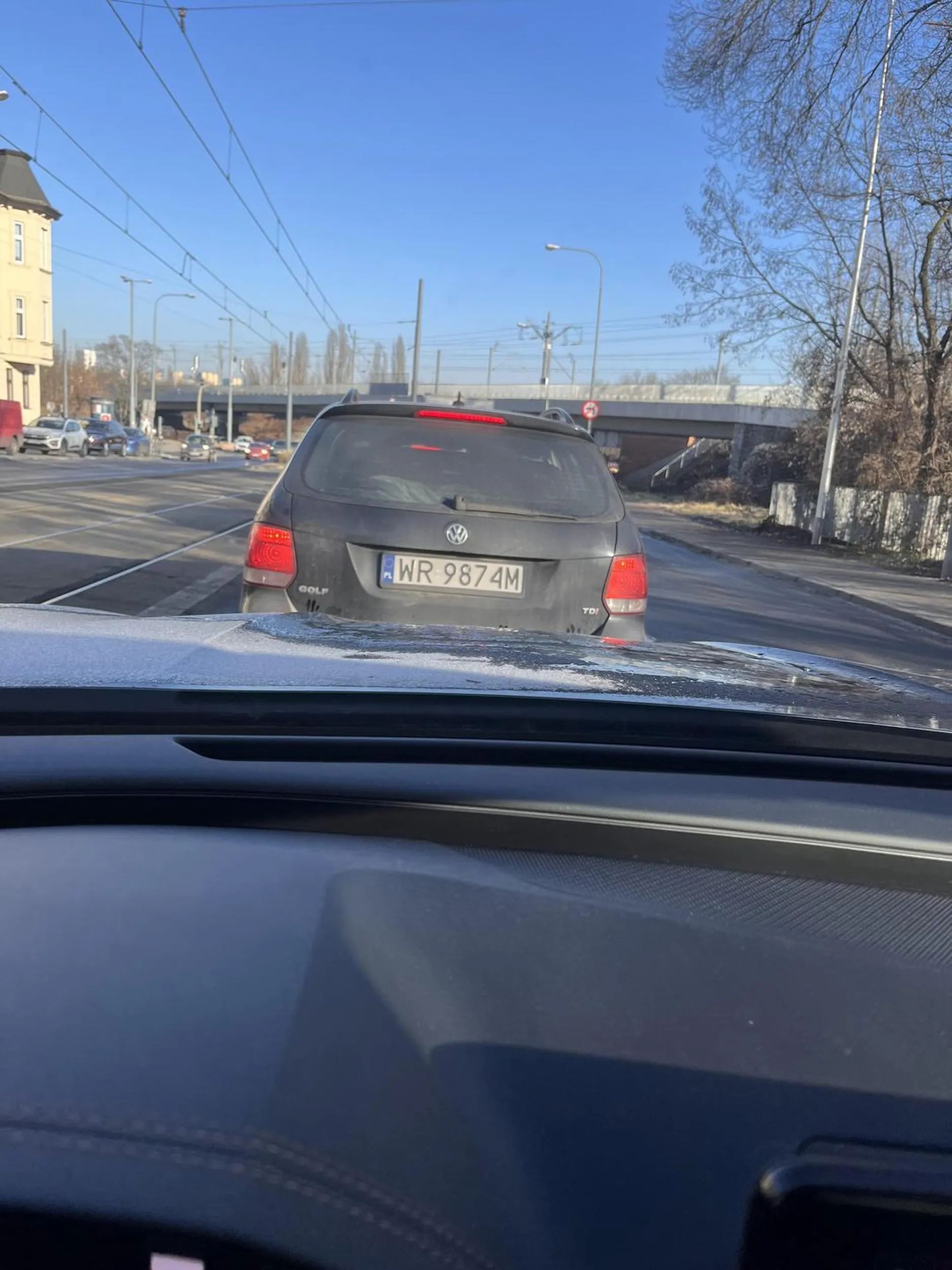 Niebezpieczny typ, myśli że jest królem ulicy