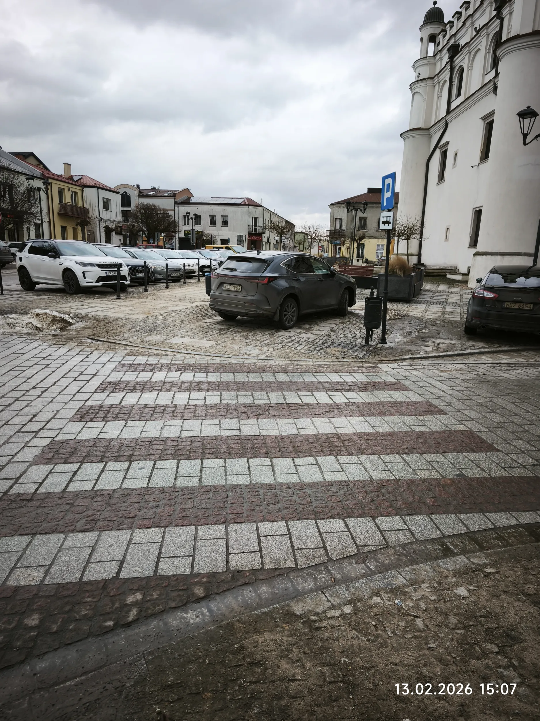 Nóżki bolą żeby zaparkować minutę drogi dalej, i jeszcze na przejściu dla pieszych:)