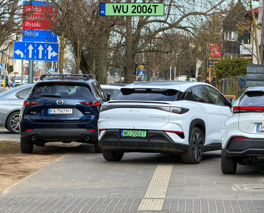 Spokojnie to tylko dojazd do posesji bokiem