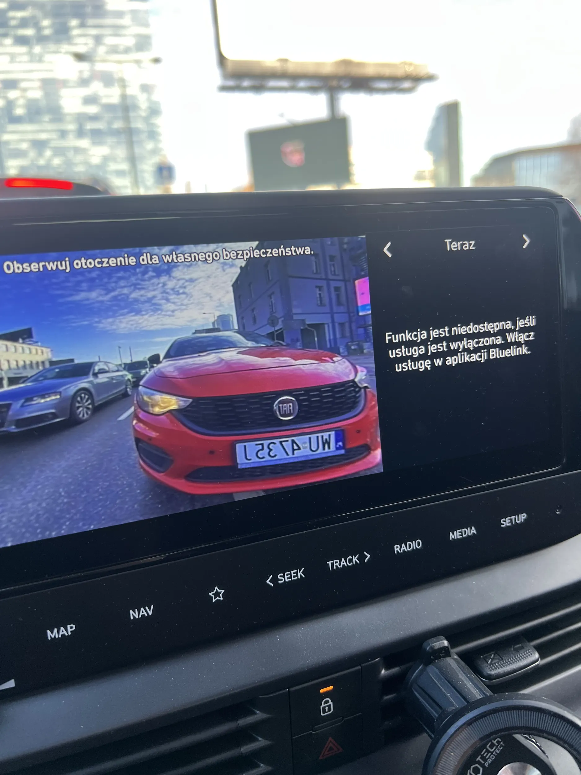 Złotówa, podjeżdża 5 cm od zderzaka