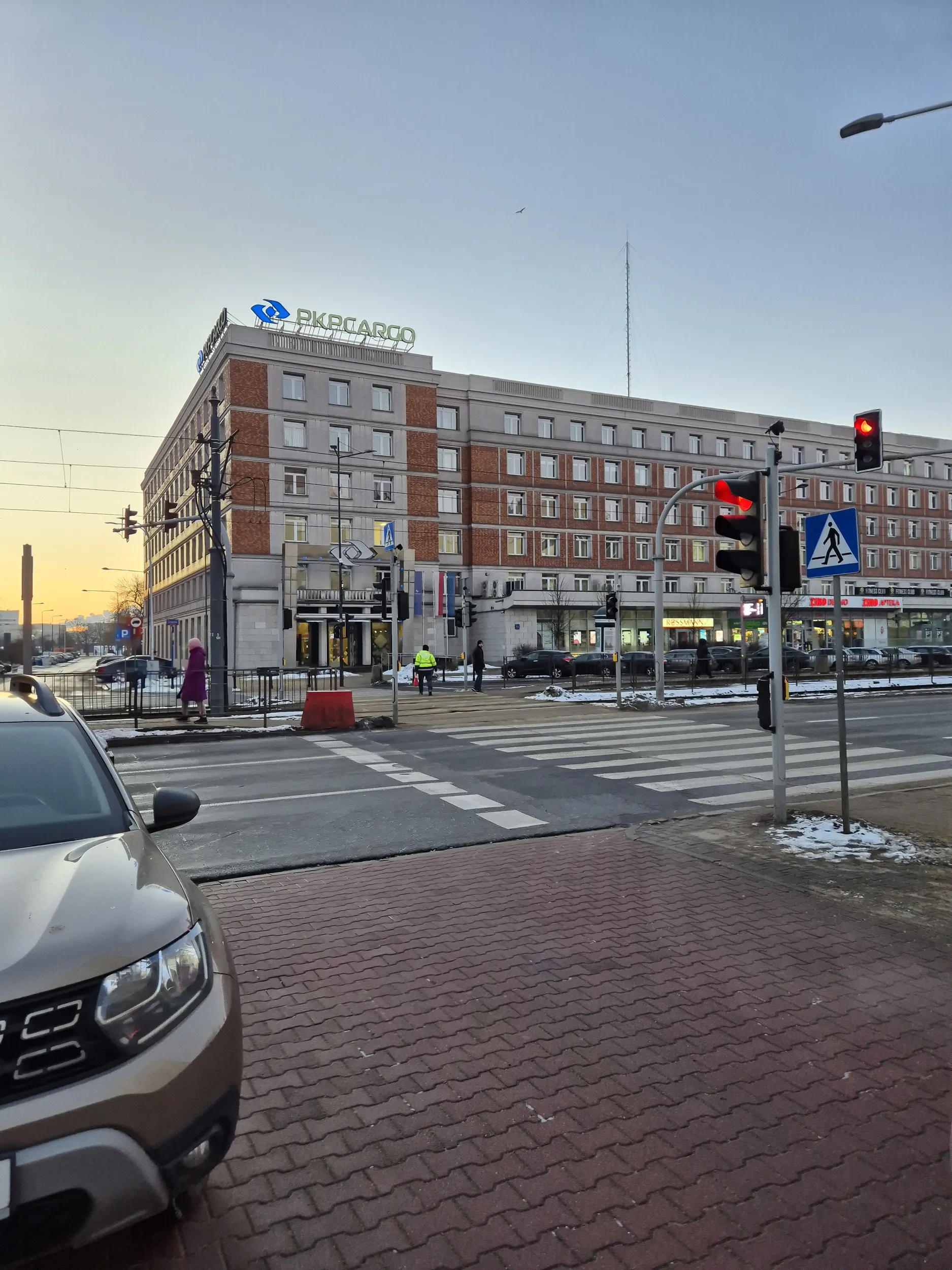 uważaj, bo któregoś razu twoje groźby obrócą sie przeciwko tobie. Szkoda ze nie byłem sam. Po Bułeczki to piechotą a nie samochodem zastawiając drogę przeciwpożarową