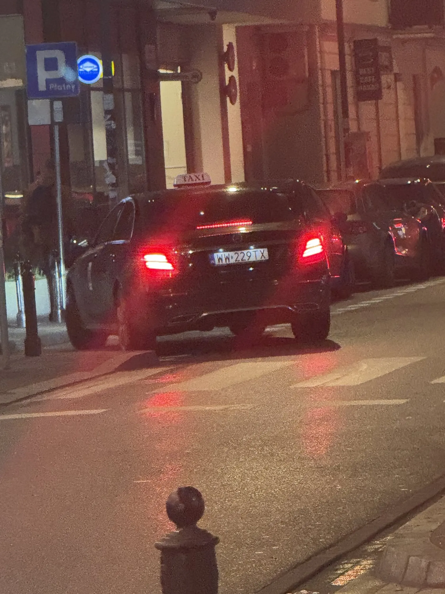 Pan o mało mnie nie rozjechał w Warszawie na passach, zamiast się zatrzymać na pasach gdzie ja miałem pierszenstwo pan przejechał nie zważając na mnie