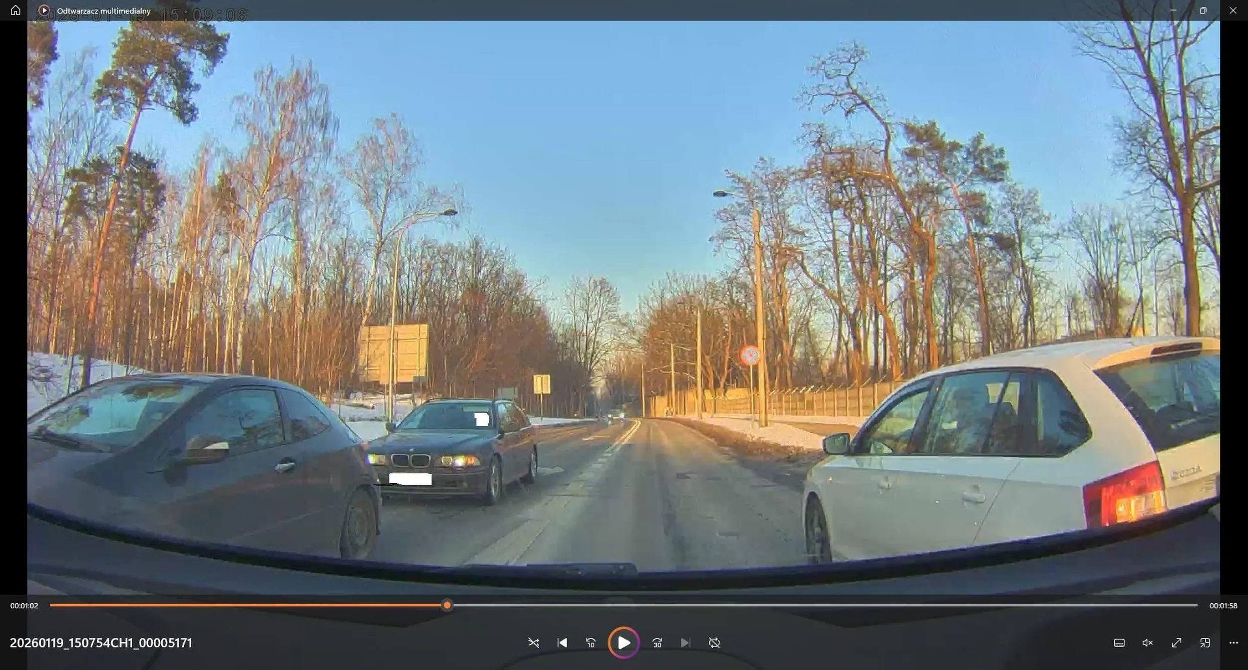 Pan "Kierowca" tak bardzo się spieszył włączajac się do do ruchu z pasa który się kończy że zajechał mi drogę zmuszając do gwałtownego hamowania. Prawie po krawężniku poleciał... Ham i prostak jak widać...