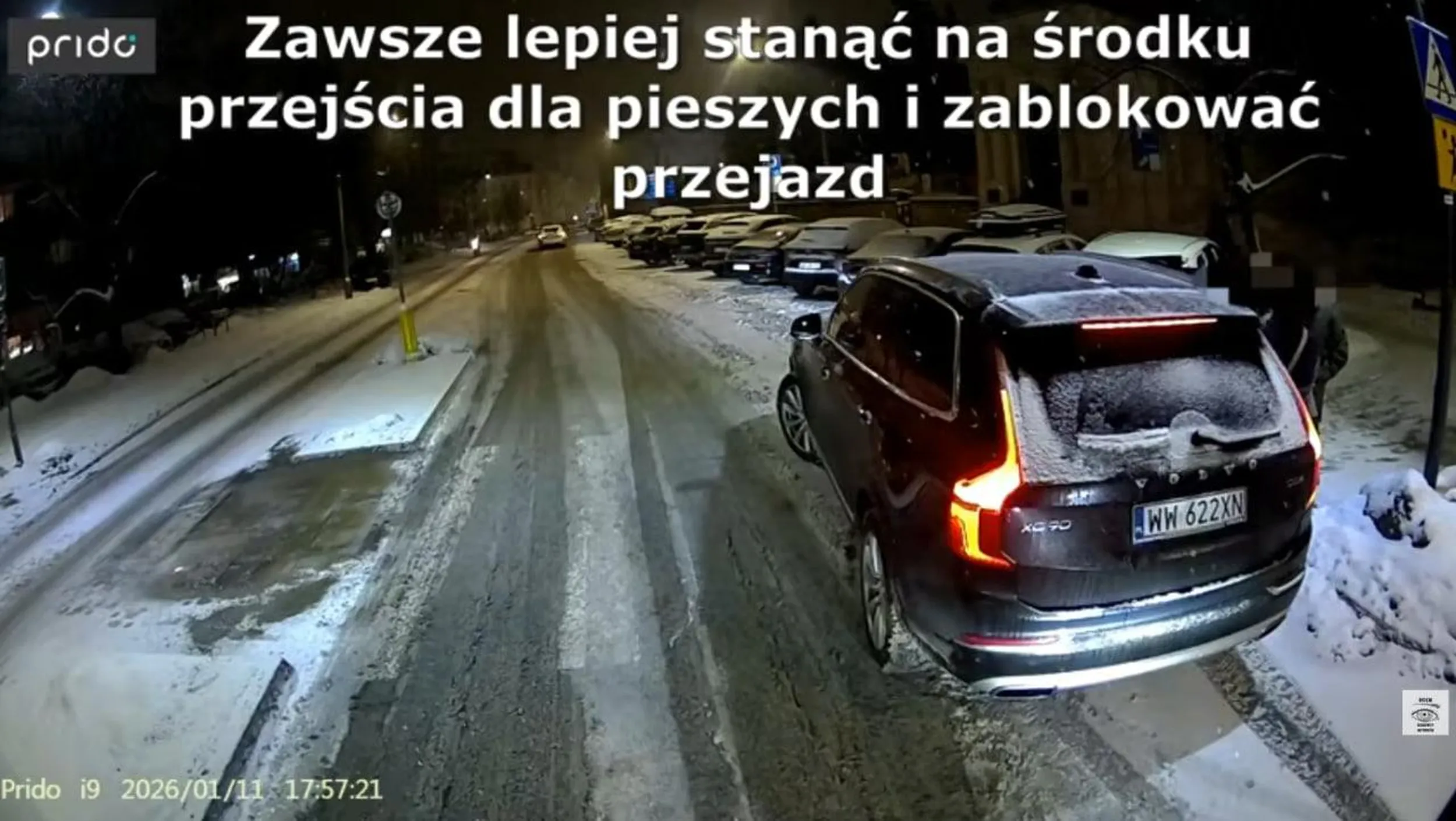 przyglup blokuje ruch i wysadza pasazera na pasach