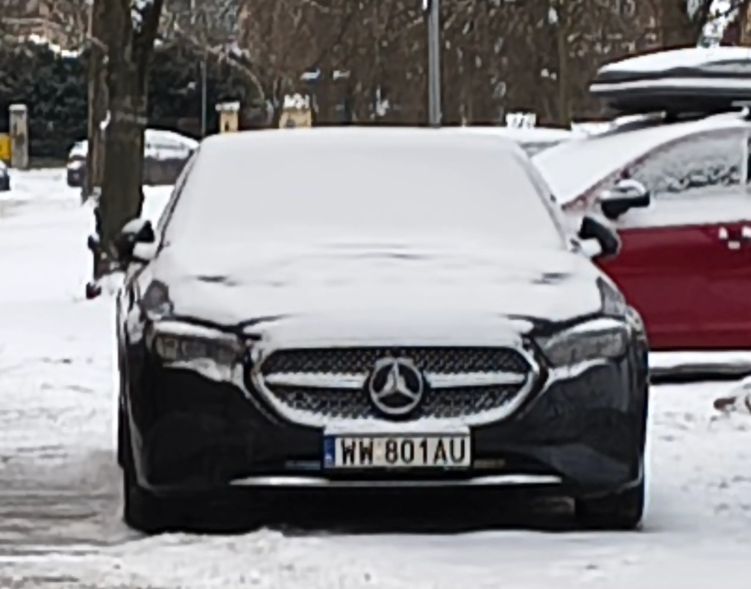 Na chodniczku było miejsce. Tak z 10 metrów trzeba było przejechać po chodniczku, ale to nic. Dobrze się stoi.