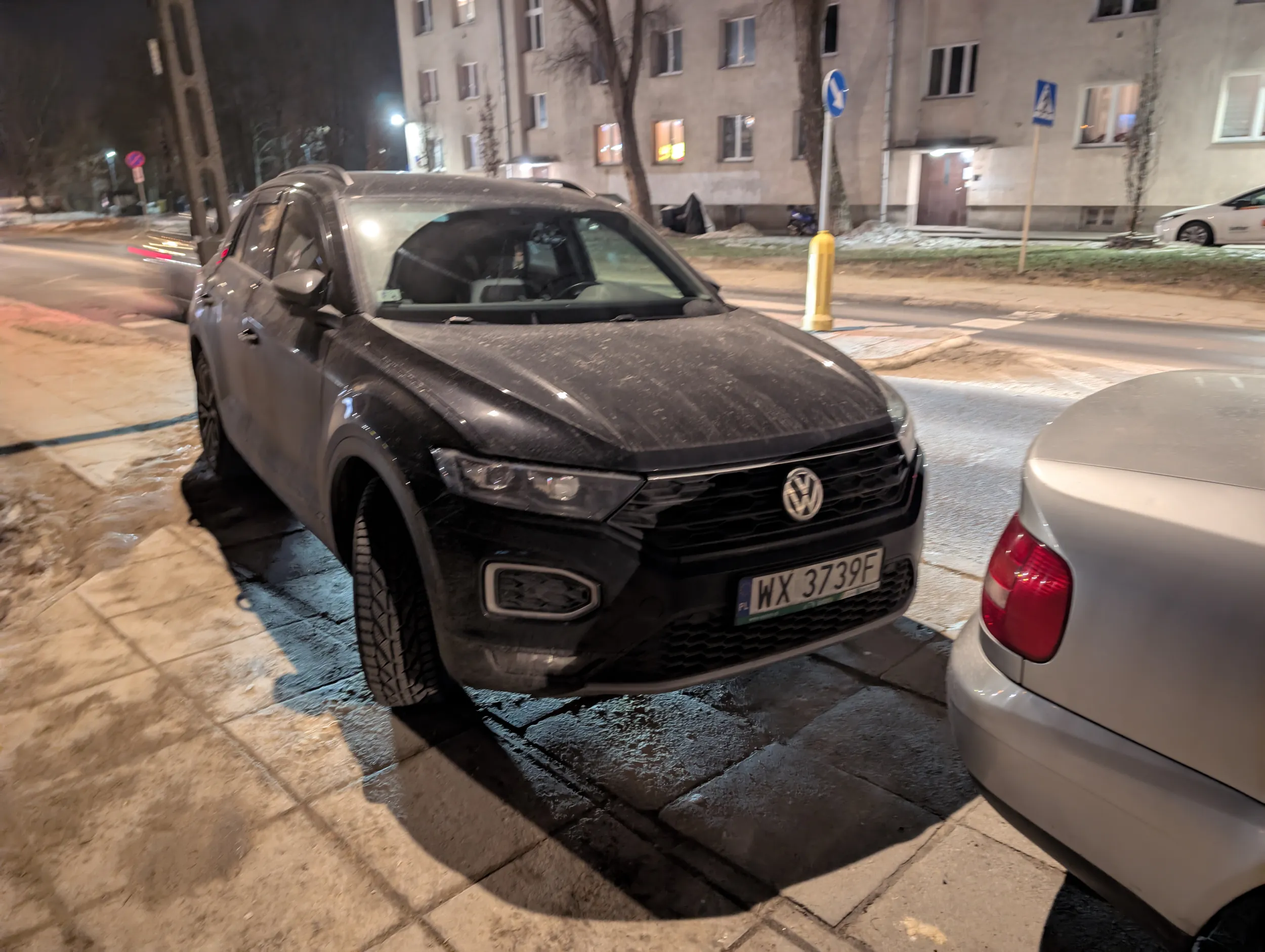 Byle jak byle gdzie, po co myśleć o innych czy przejdą, ważne że zaparkowane.