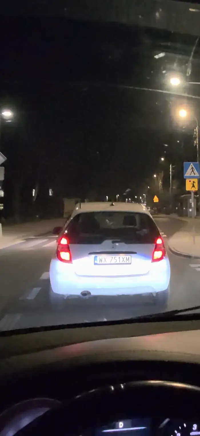 Julka za kierownicą i wszystko jasne, w Leysach prawo jazdy, i w dodatku pyskata