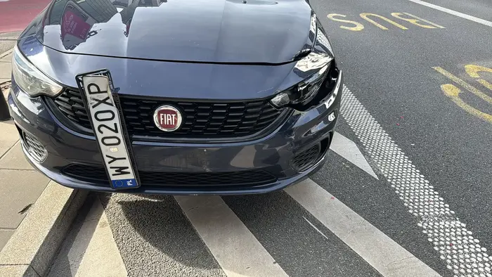 Jak tym facetom pozwala się jeździć po polskich drogach? Stanowią zagrożenie dla czyjegoś życia. Naprawdę agresywni ludzie.