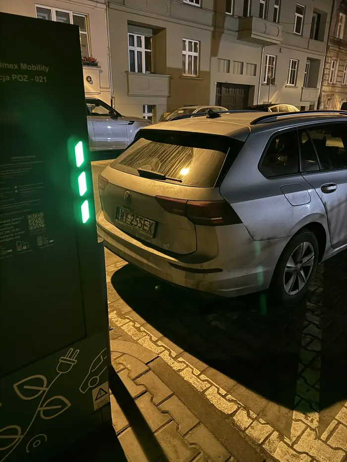 Analfabeta, niestety nie umie czytać.