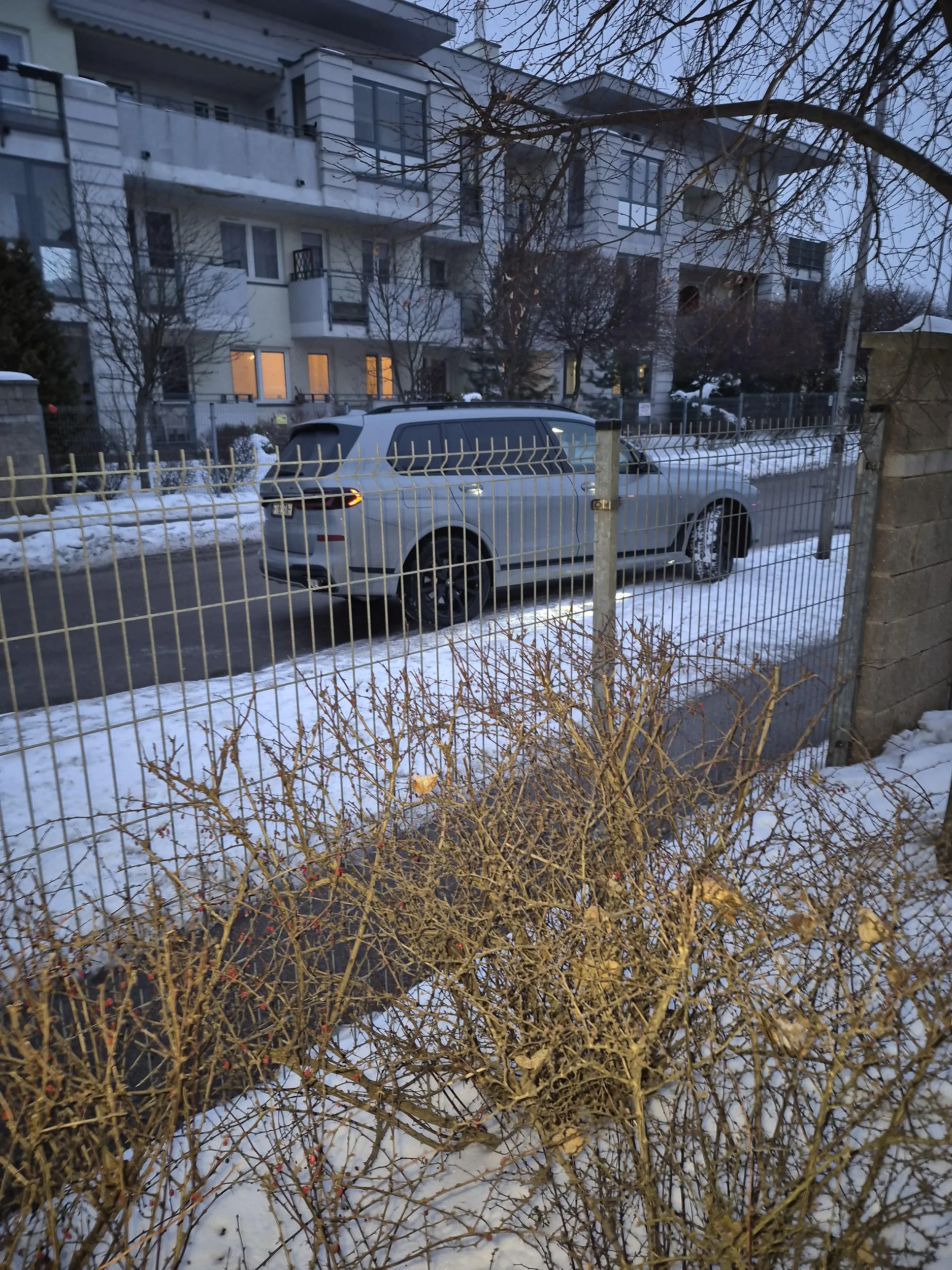 Wybitny człon. Raz, ze na zakazie. Dwa, ze nie potrafi sie w pasie zmiescic