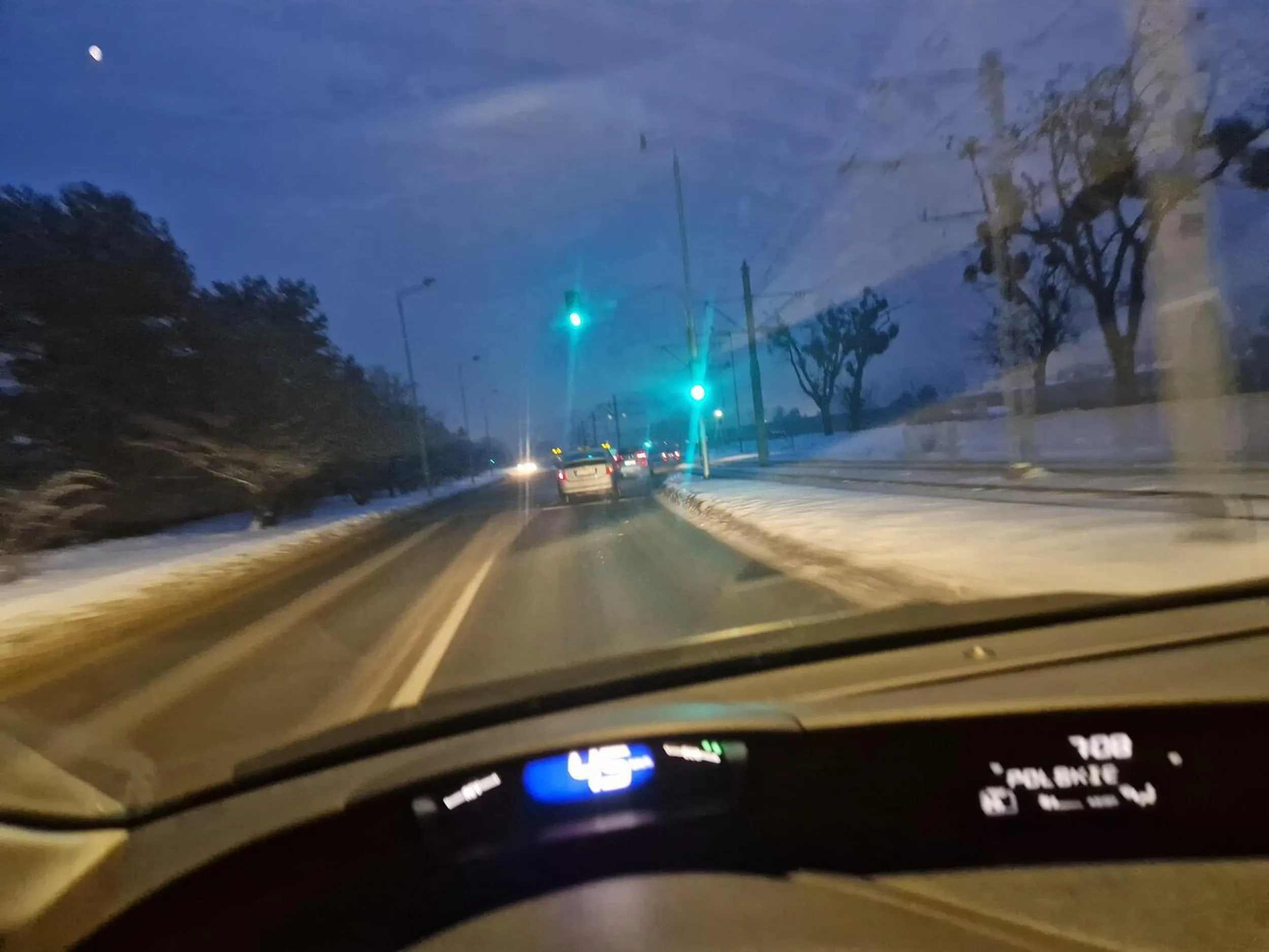 Taxi z kierowcą z zagranicy. Niebezpieczne wymuszanie pierwszeństwa na Dywizjonu 303 w Warszawie 7 stycznia 2026 7:10.