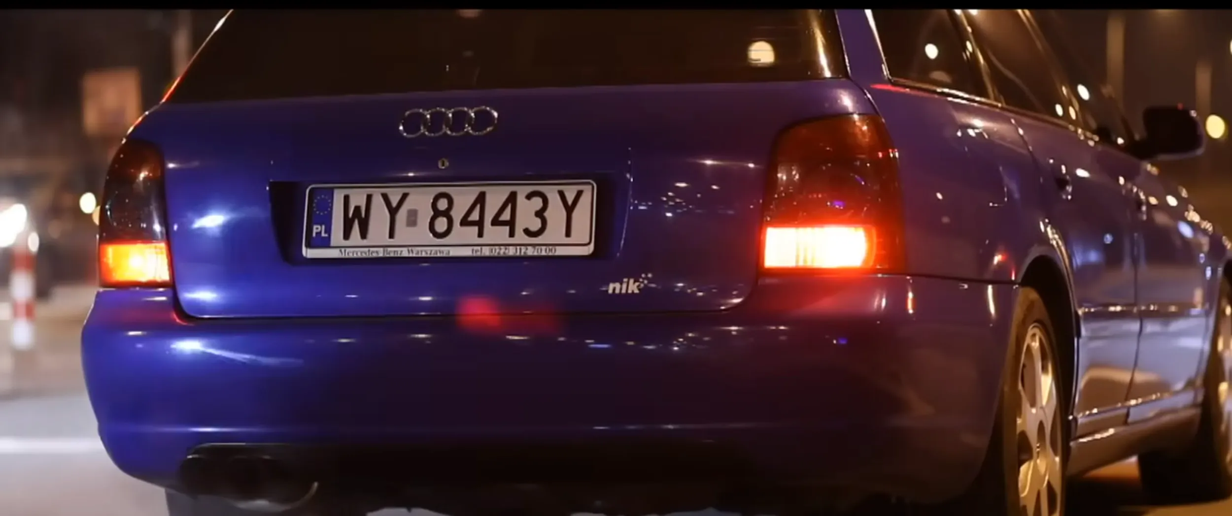 ładna audi leci obwodnicą 250+ i jeszcze se peta pali i przez okno go wywala