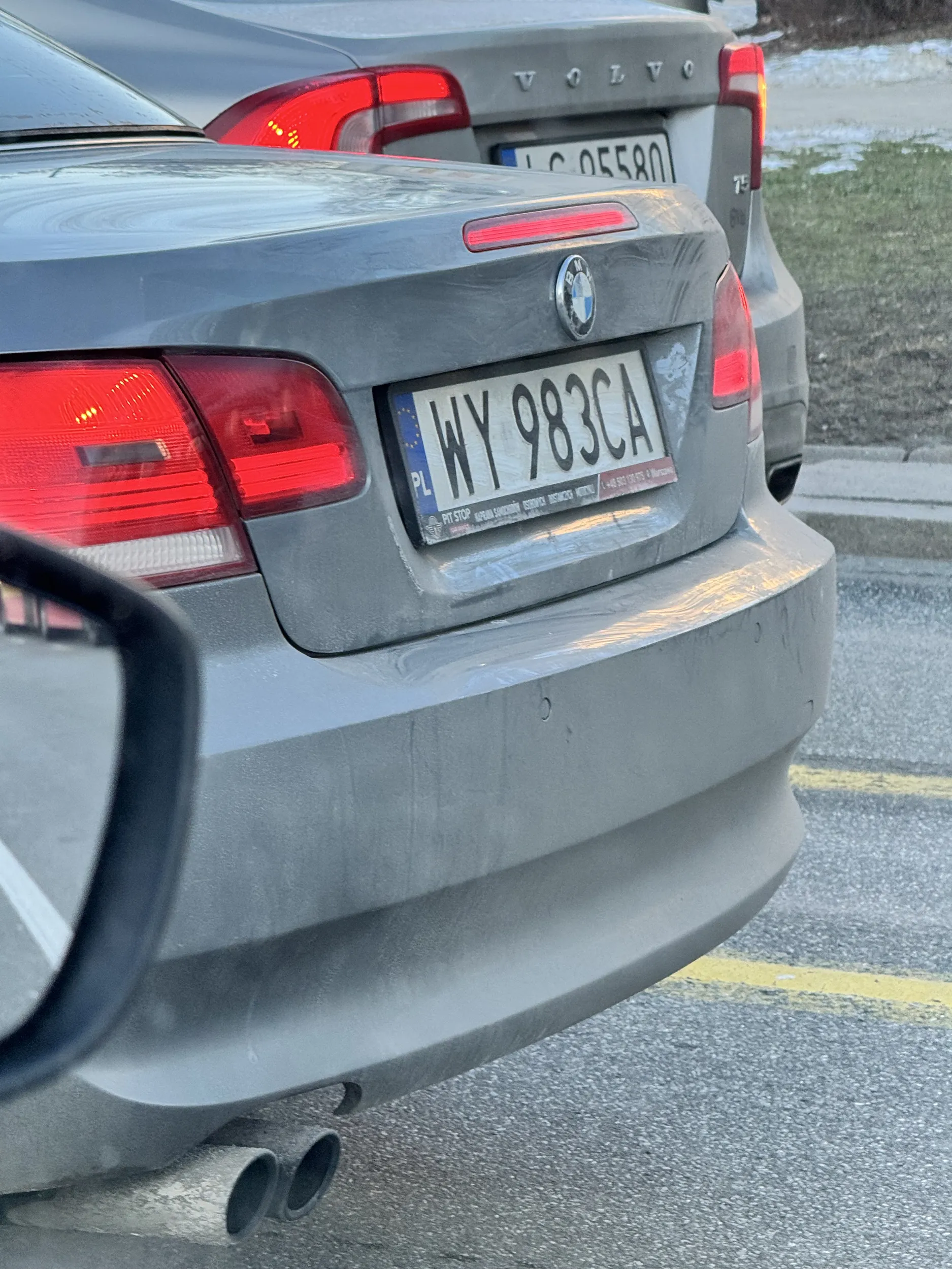 Kobita zdecydowanie nie potrafi jeździć. Nie dość że prawie we mnie wjechała zmieniając pas bez kierunku, to jeszcze zrobiła mi zdjęcia i zaczęła dzwonić na policję ?