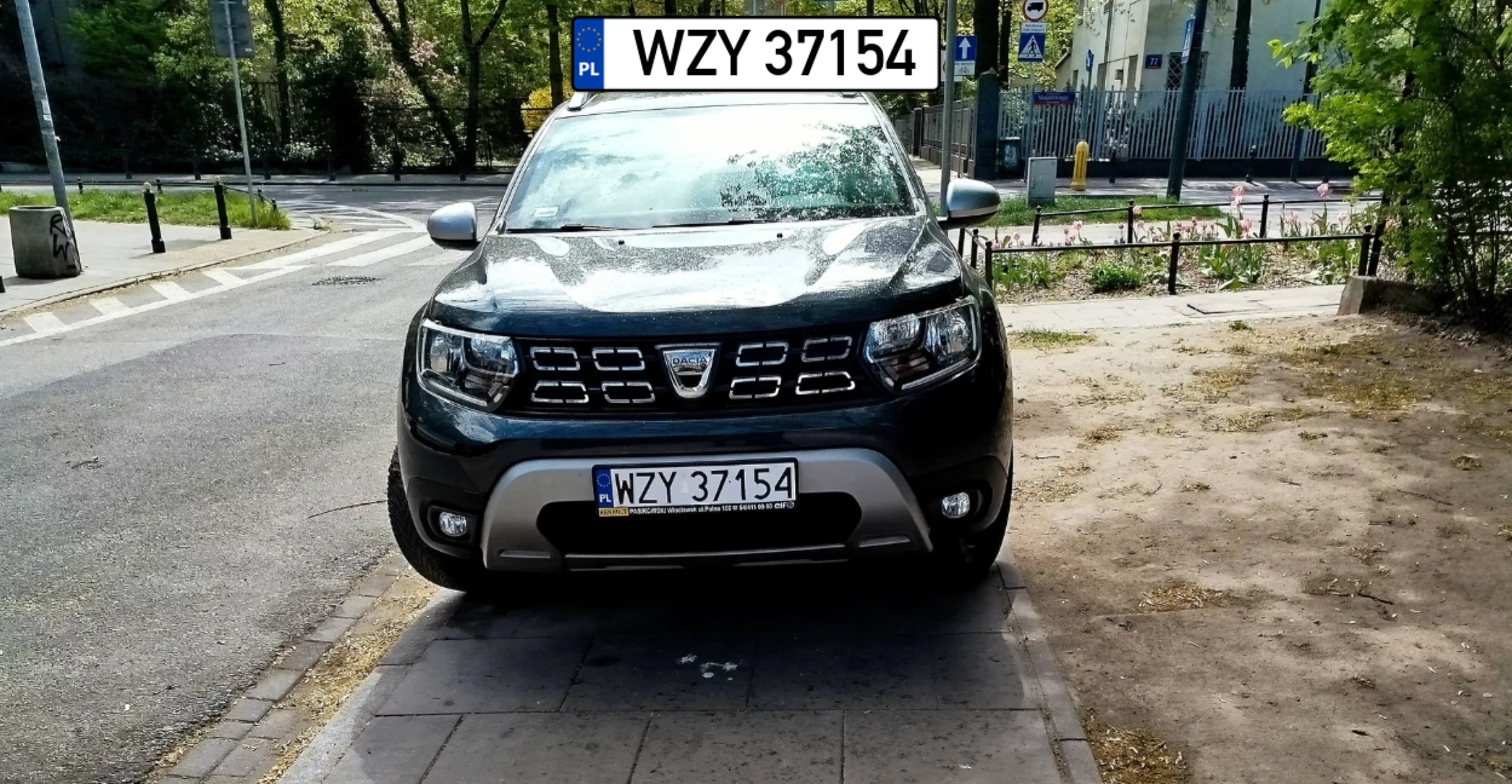 Kierowca Daci ma wyjeb$  na innych. Od dawna się zastanawiam czy w tej sytuacji mogę wejść po "schodach" :)