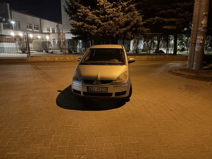 Parkuje na srodku skrzyzowania