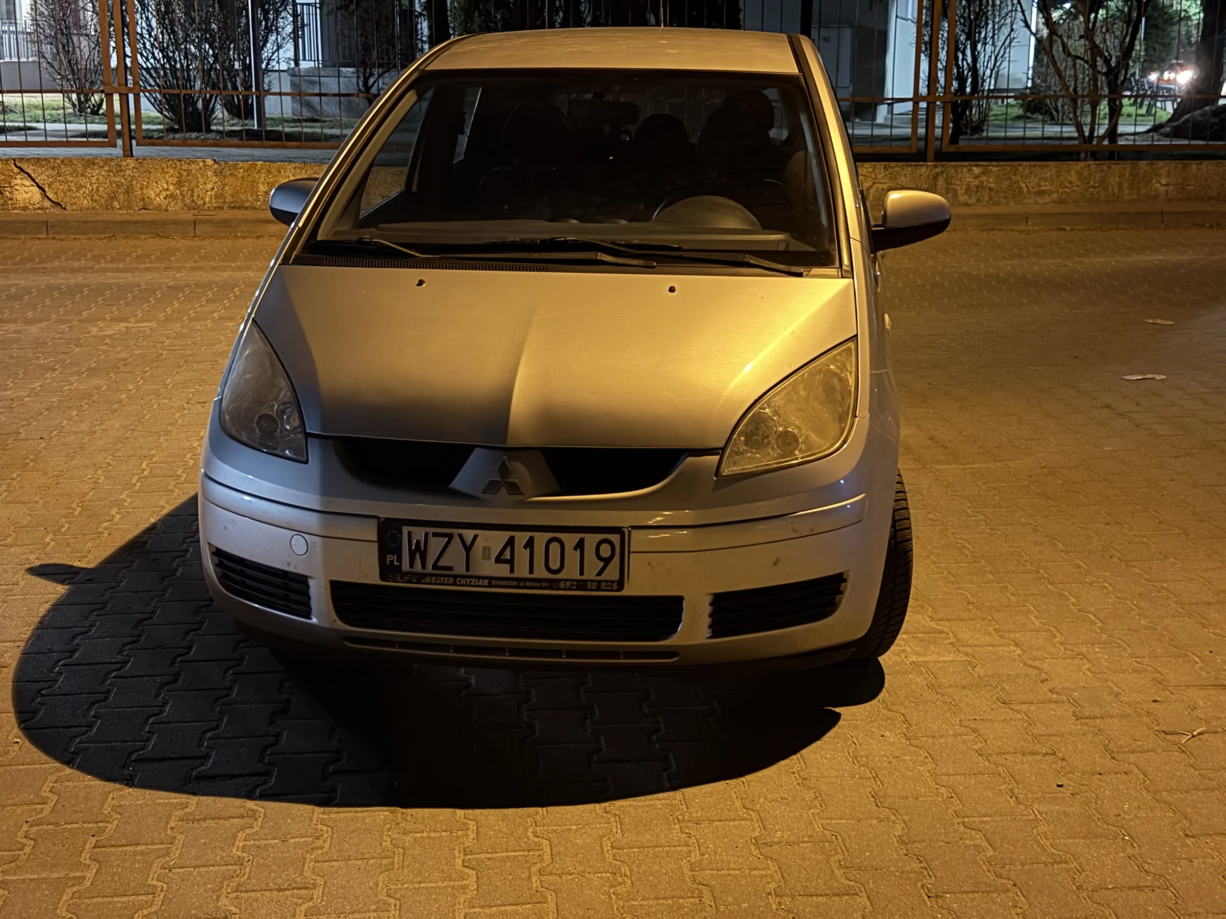 Parkuje na srodku skrzyzowania