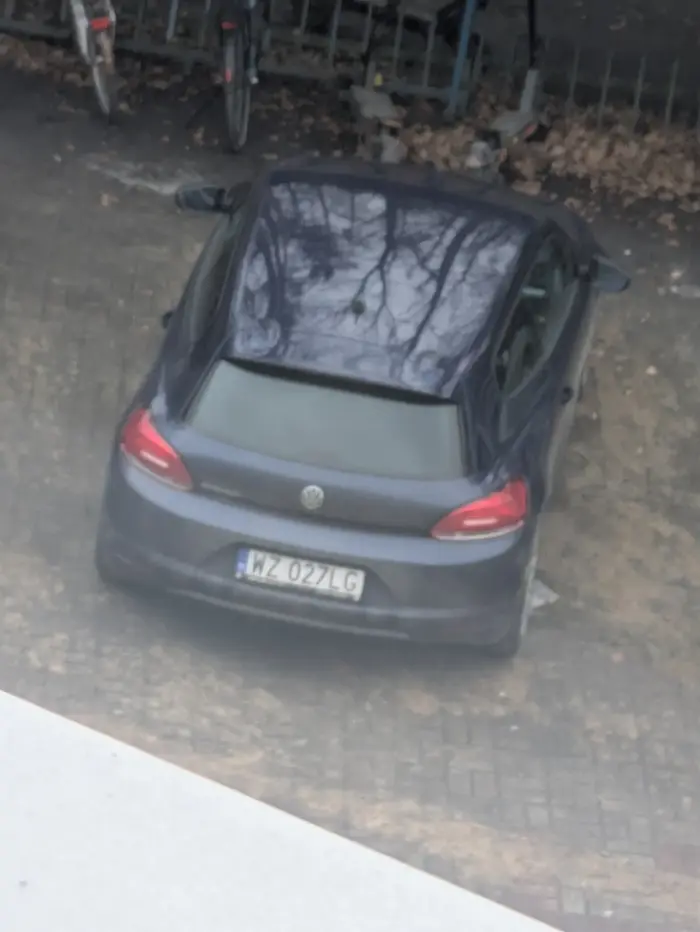 F3ajer nie umie jeździć 5 razy w tygodniu pod rząd nie przepuścil mnie na psach . Wyzywa każdego dodatku jest rudy . Jeździ jak w wariat  raz potrącił pachołek przy jeździe 100 km/h w mieście