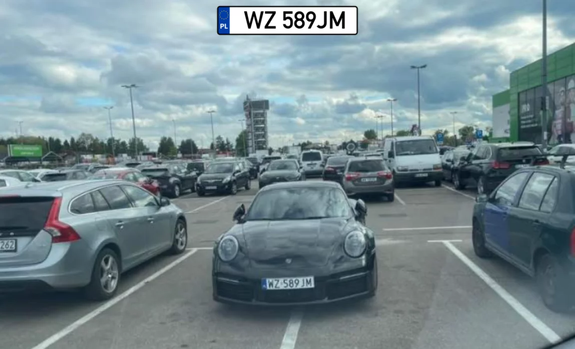 Lusterka przynajmniej złożył