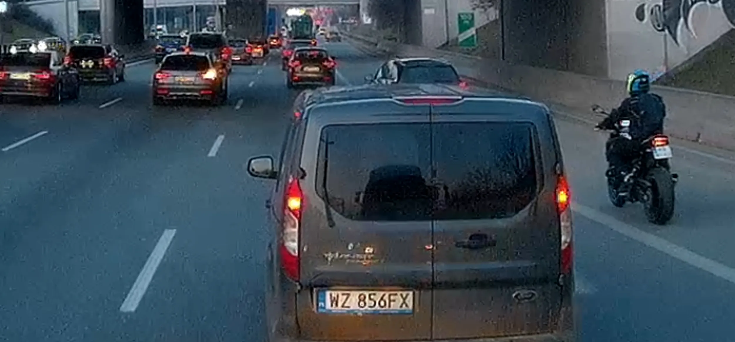 Moze ktos zna ta psitke co jezdzi tym autkiem lub zna firme w ktrej pracuje.