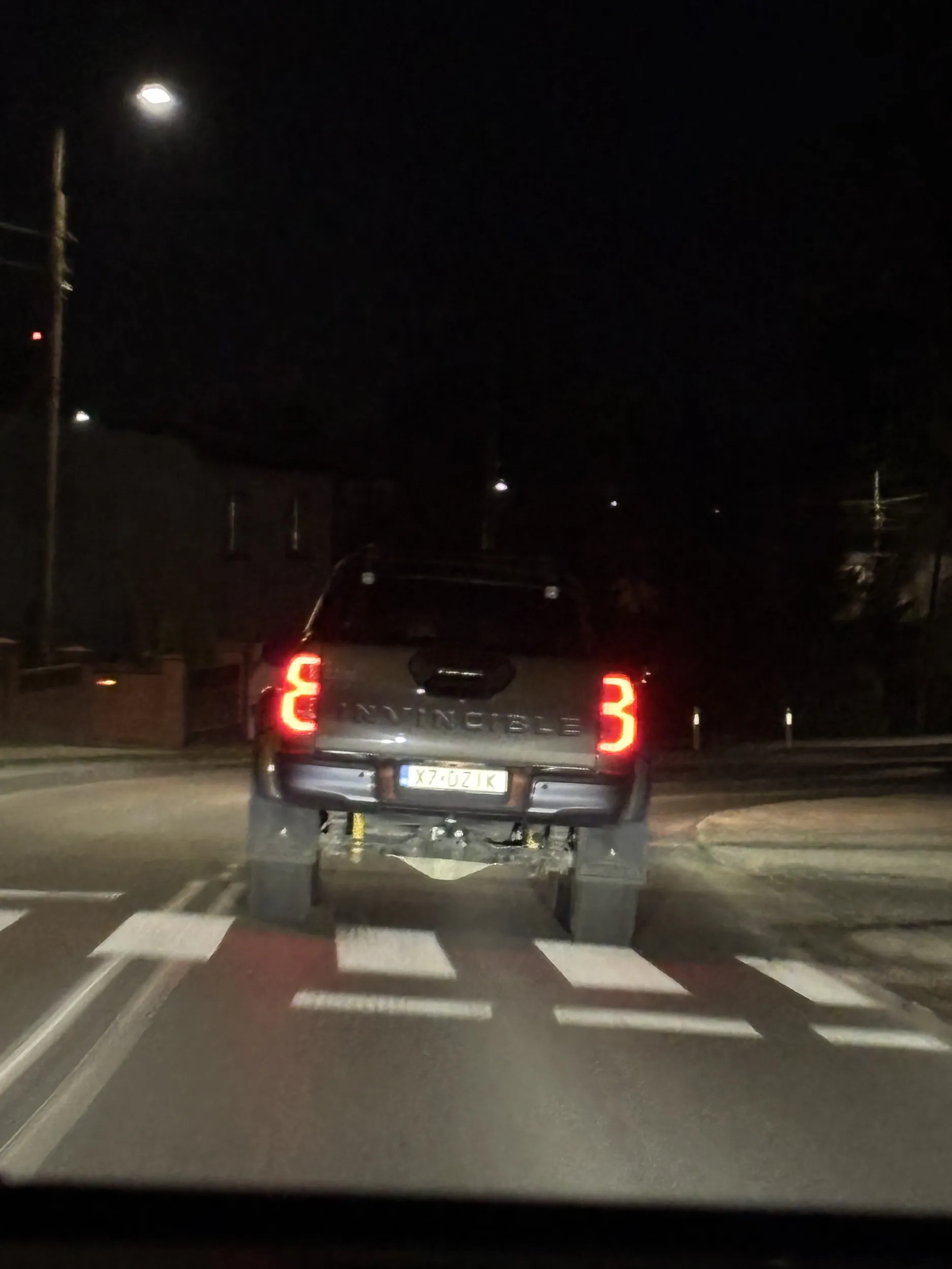 Wyobraźni nie brakuje, wyprzedzanie na podwójnej ciągłej na czołówkę gratulacje bycia baranem