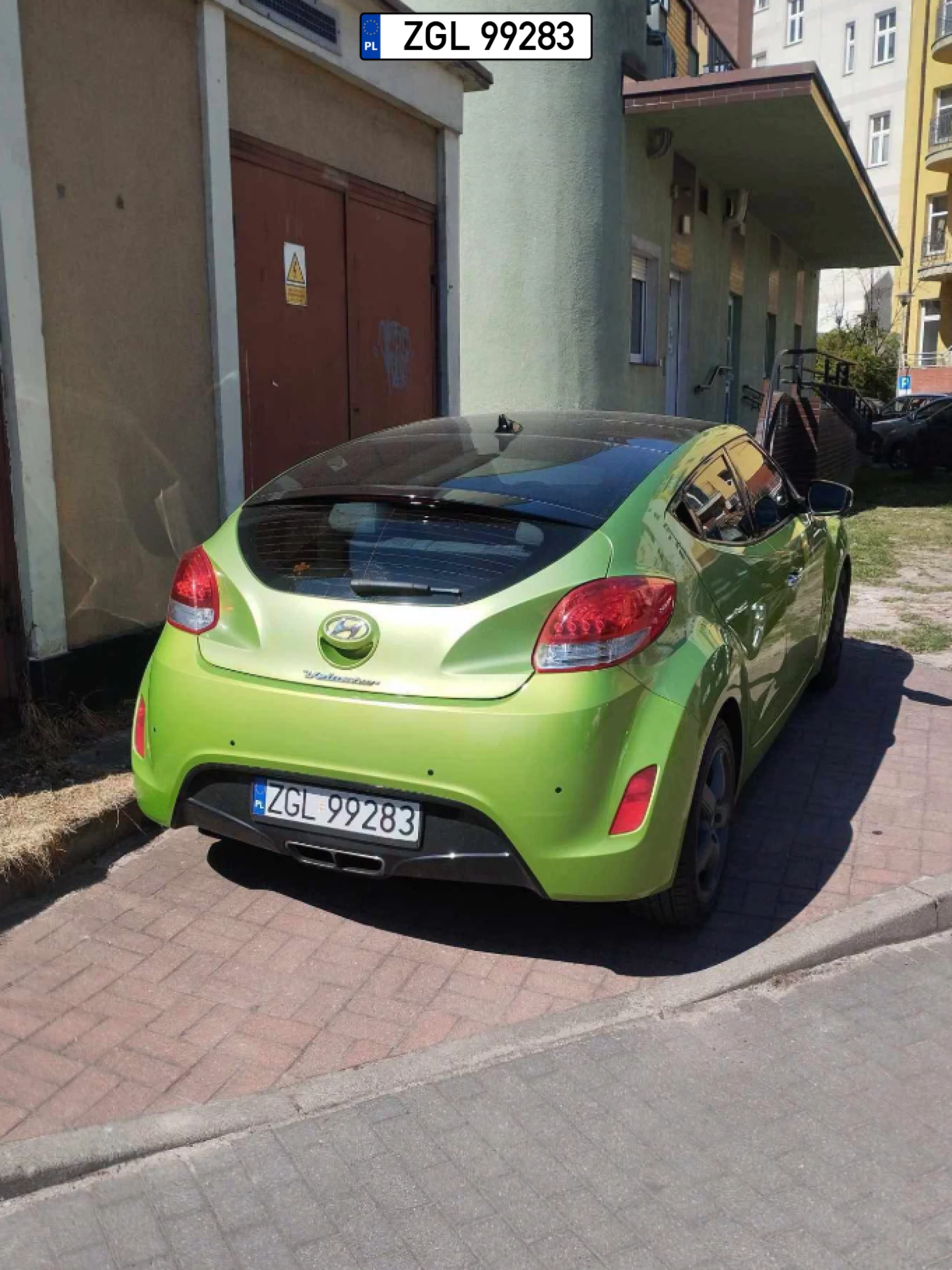 Po tym chodniku porusza się osoba niepełnosprawna. 