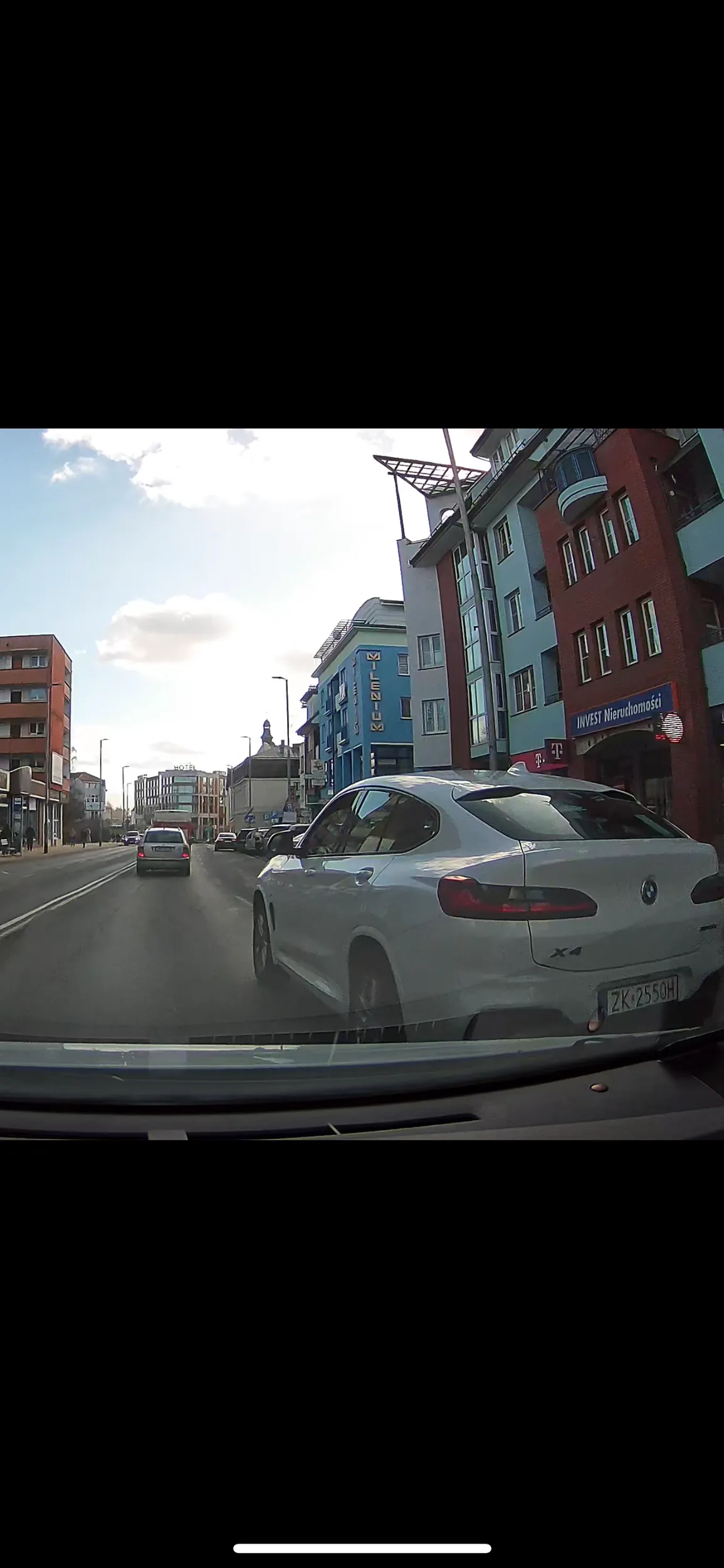 Pet w bemce paluszek boli żeby kierunek włączyć nie patrzy w lusterka