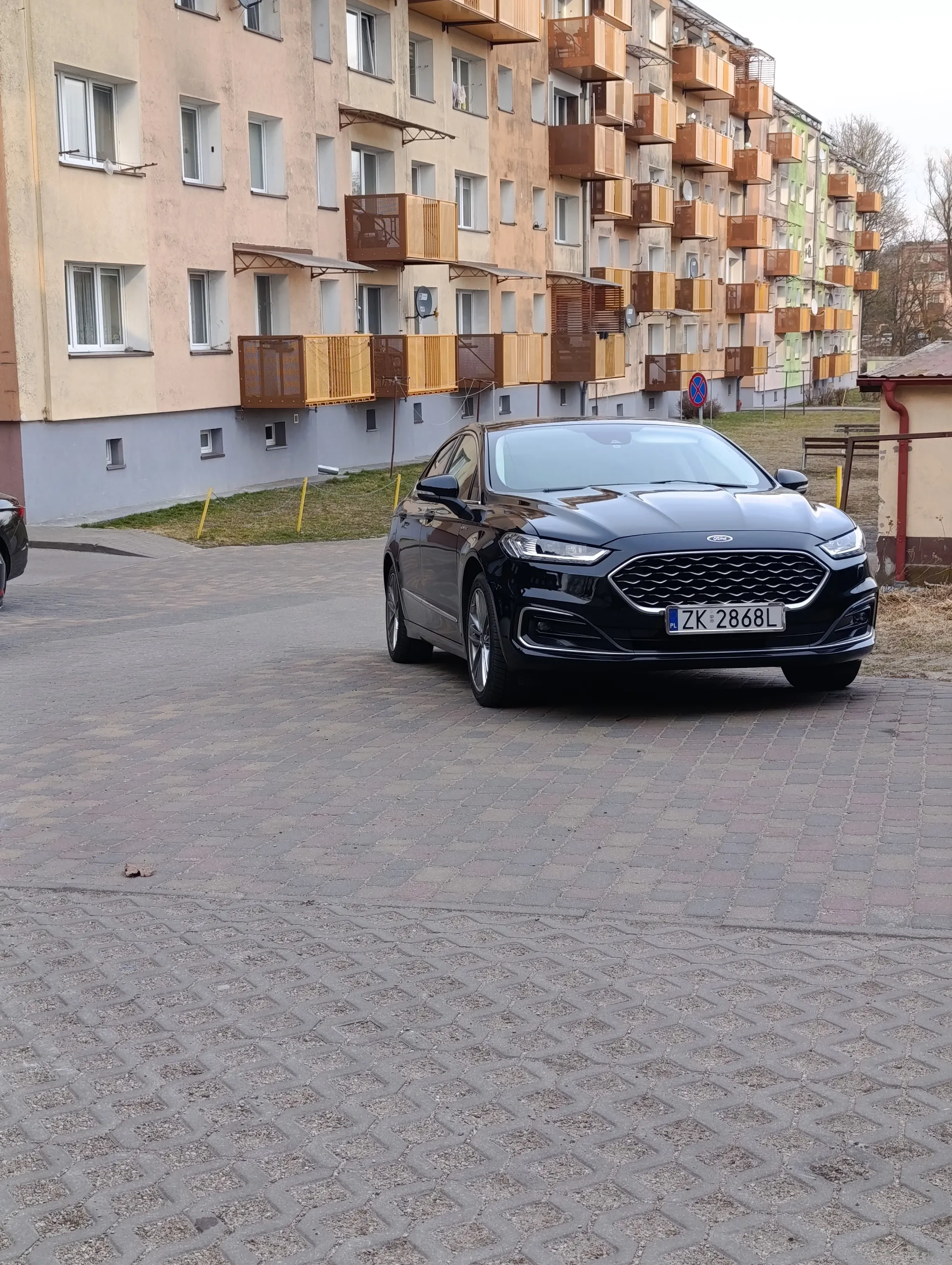 Nie polecam, nawet się nie da wyjechać.