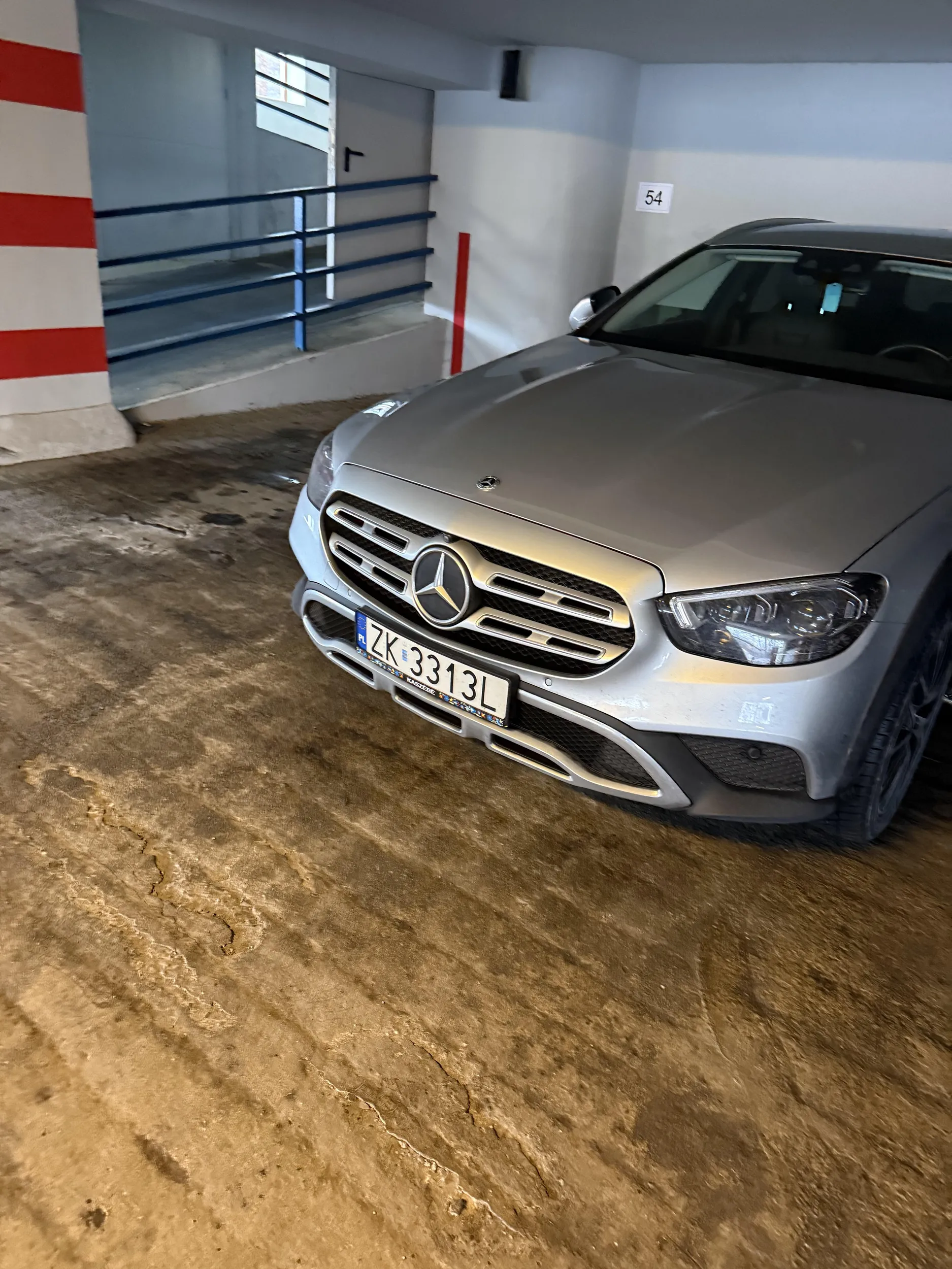 Jak nie umiesz parkować na środku jednego miejsca to sobie dwa wykup.