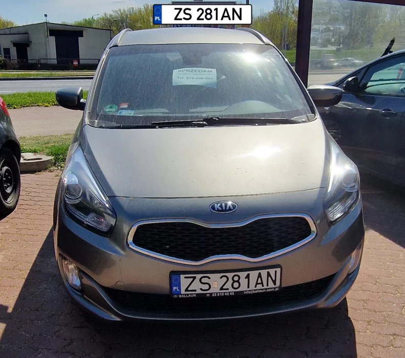 Stoi taki od 2 tyg. i zajmuje miejsce. Niby może ale to nie autokomis.