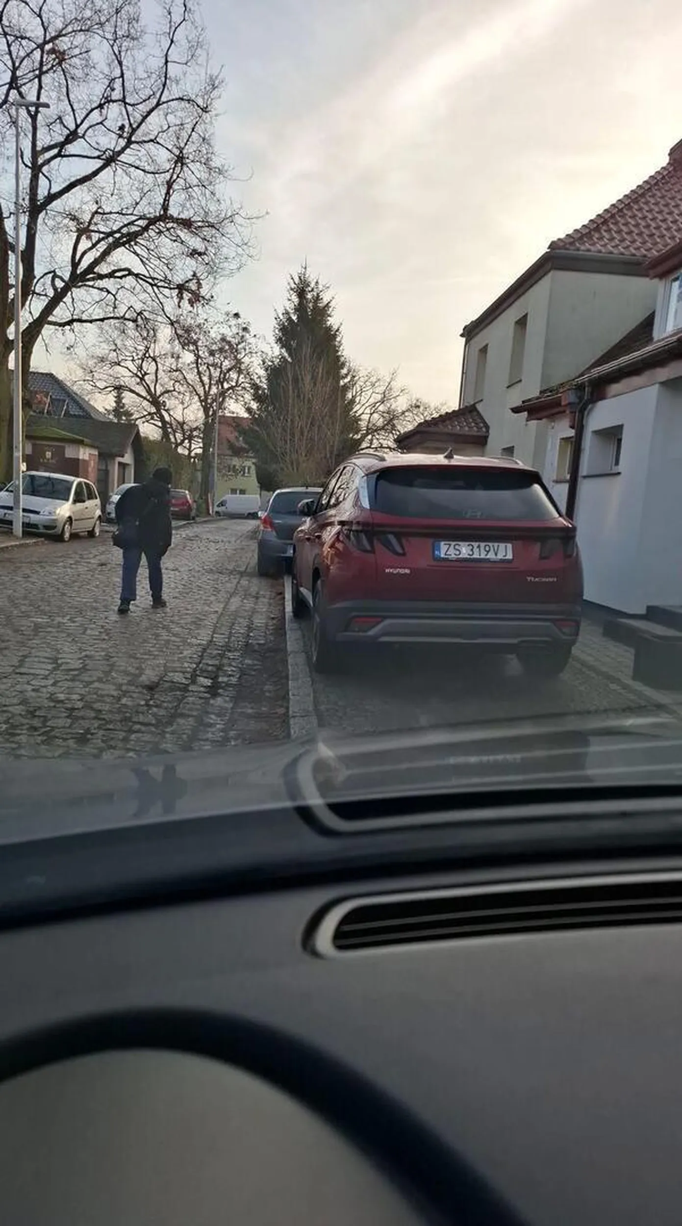 Proszę nauczyć się parkować, nowobogackie buraczysko