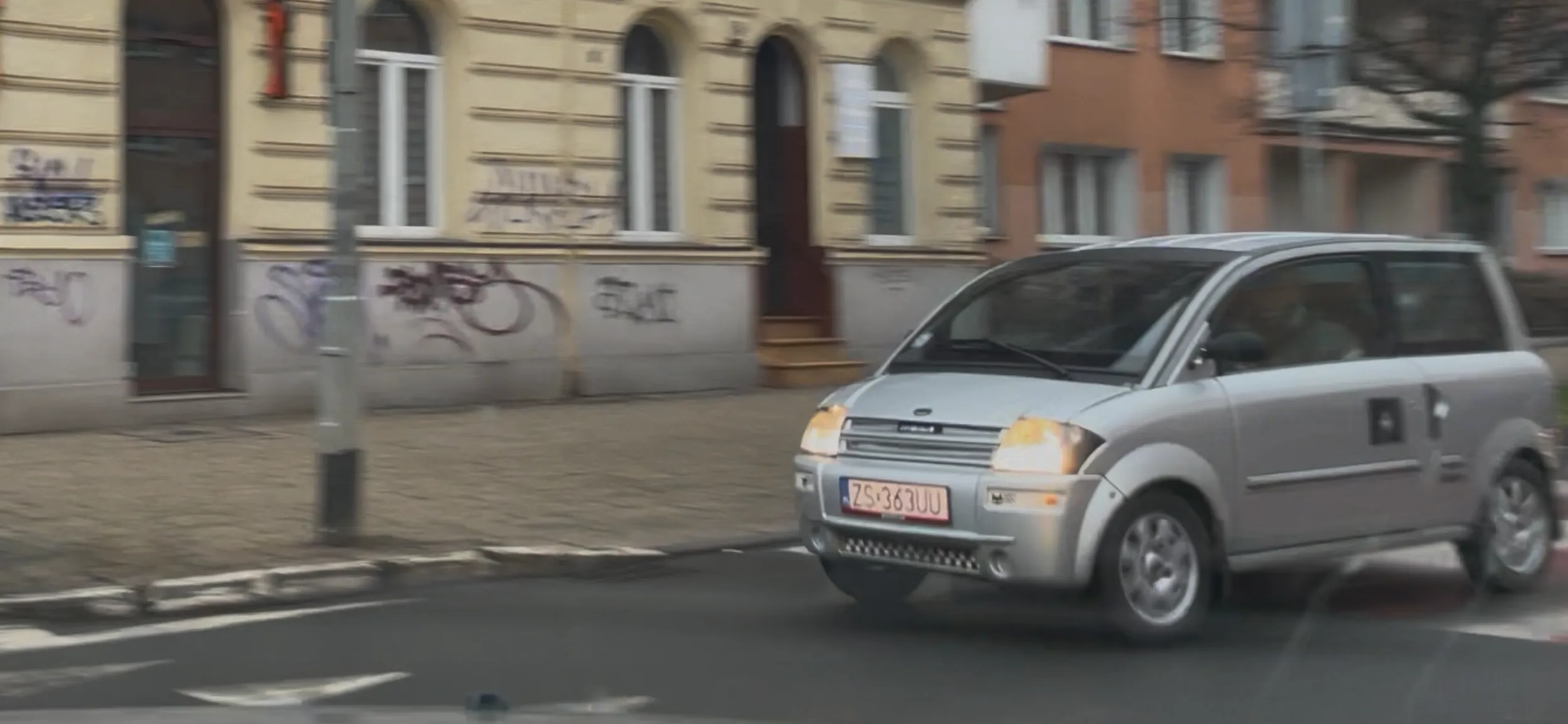 Wjeżdżając na rondo należy ustąpić pierwszeństwa.