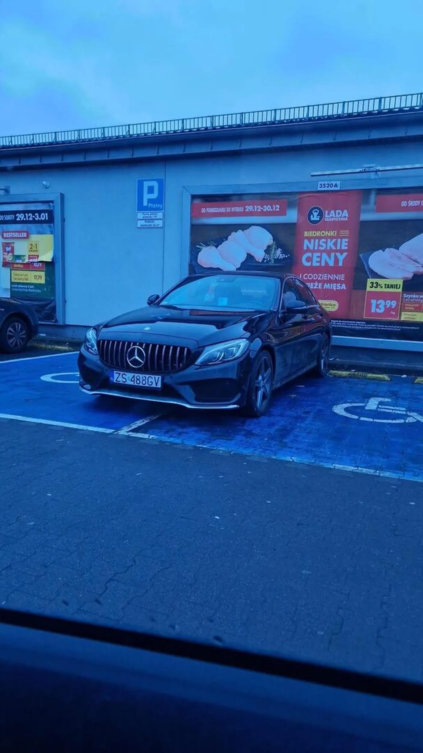 Zabrałeś/aś miejsca dla niepełnosprawnych-to zabierz też ich kalectwo